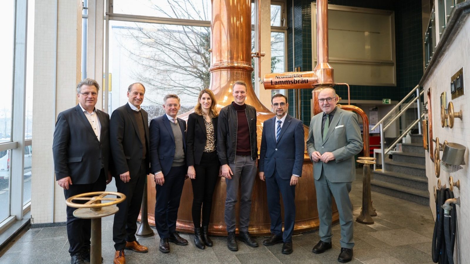 Das Bild anbei zeigt den CSU-Fraktionsvorstand zu Besuch beim Neumarkter Lammsbräu in der Oberpfalz. / Weiterer Text über ots und www.presseportal.de/nr/53955 / Die Verwendung dieses Bildes für redaktionelle Zwecke ist unter Beachtung aller mitgeteilten Nutzungsbedingungen zulässig und dann auch honorarfrei. Veröffentlichung ausschließlich mit Bildrechte-Hinweis.