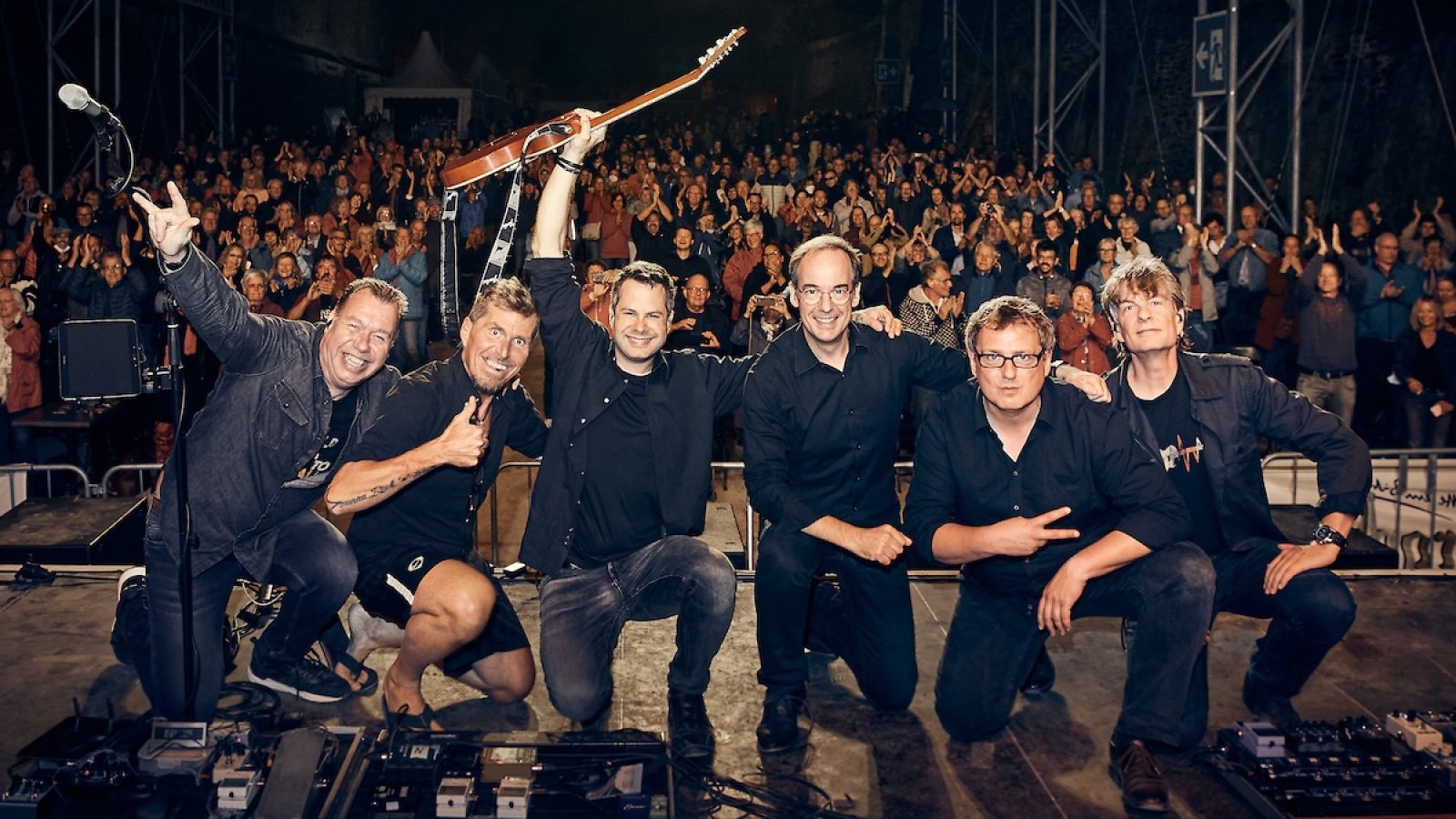 dIREsTRATS_Pressefoto_o_Schriftzug_2