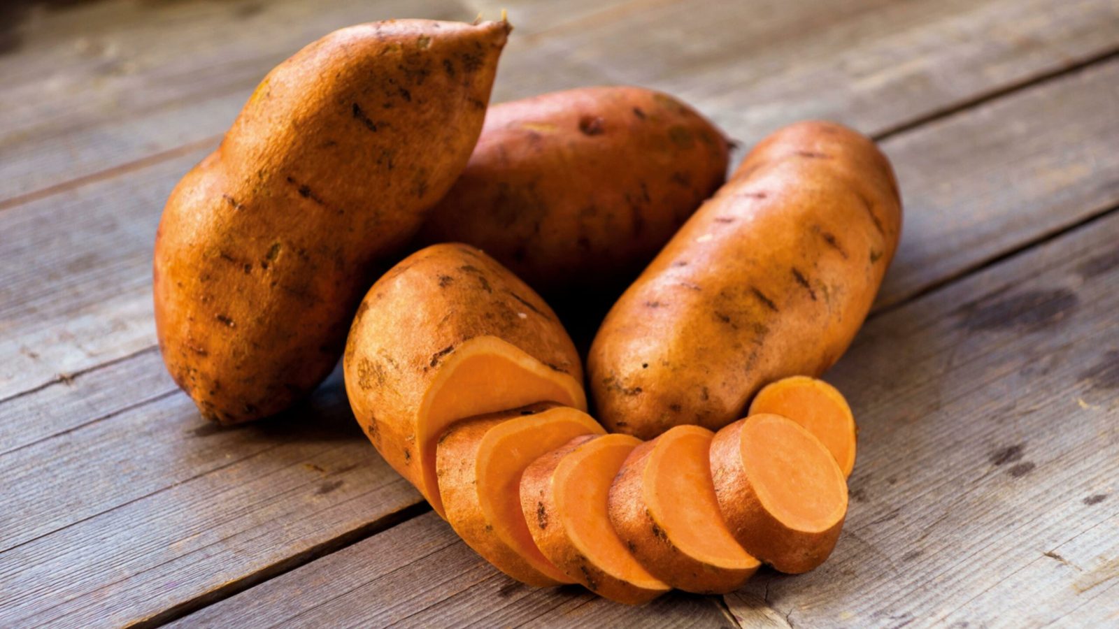 Ob Veganuary oder ein aktiver Start ins Jahr 2025 - die amerikanische Süßkartoffel ist ein vielseitiges Multitalent für jede Küche. / Weiterer Text über ots und www.presseportal.de/nr/177774 / Die Verwendung dieses Bildes für redaktionelle Zwecke ist unter Beachtung aller mitgeteilten Nutzungsbedingungen zulässig und dann auch honorarfrei. Veröffentlichung ausschließlich mit Bildrechte-Hinweis.