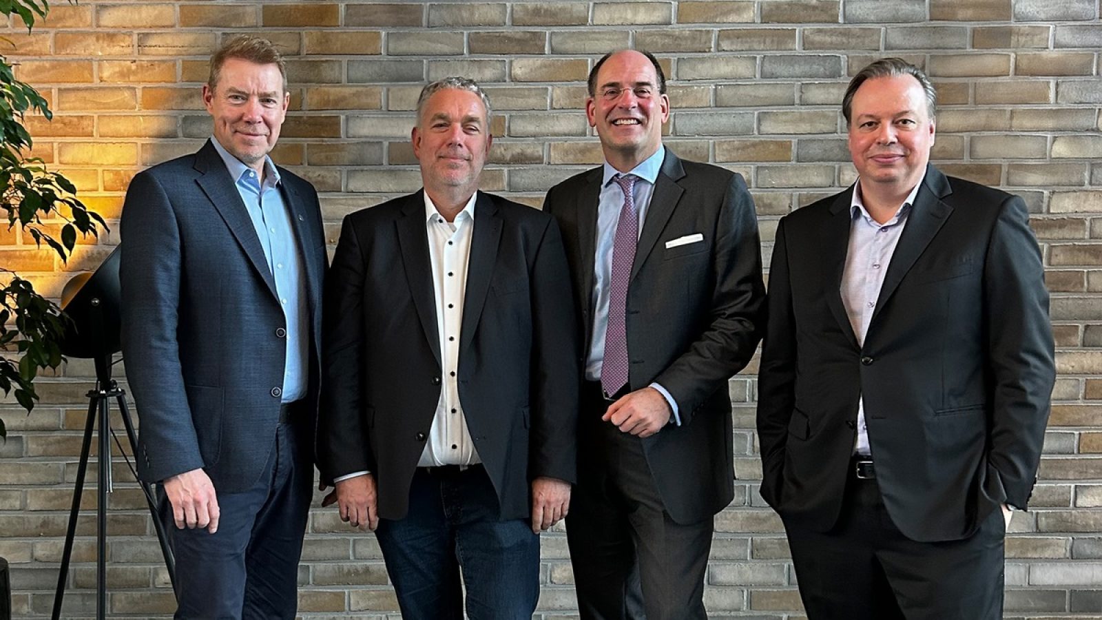 v.l.n.r. Dr. Mario Günter, CEO DSAG;  Jens Hungershausen, Präsident DSAG; Dr. Dirk Jandura, Präsident BGA; Antonin Finkelnburg, Hauptgeschäftsführer BGA, Quelle: DSAG / Weiterer Text über ots und www.presseportal.de/nr/6564 / Die Verwendung dieses Bildes für redaktionelle Zwecke ist unter Beachtung aller mitgeteilten Nutzungsbedingungen zulässig und dann auch honorarfrei. Veröffentlichung ausschließlich mit Bildrechte-Hinweis.