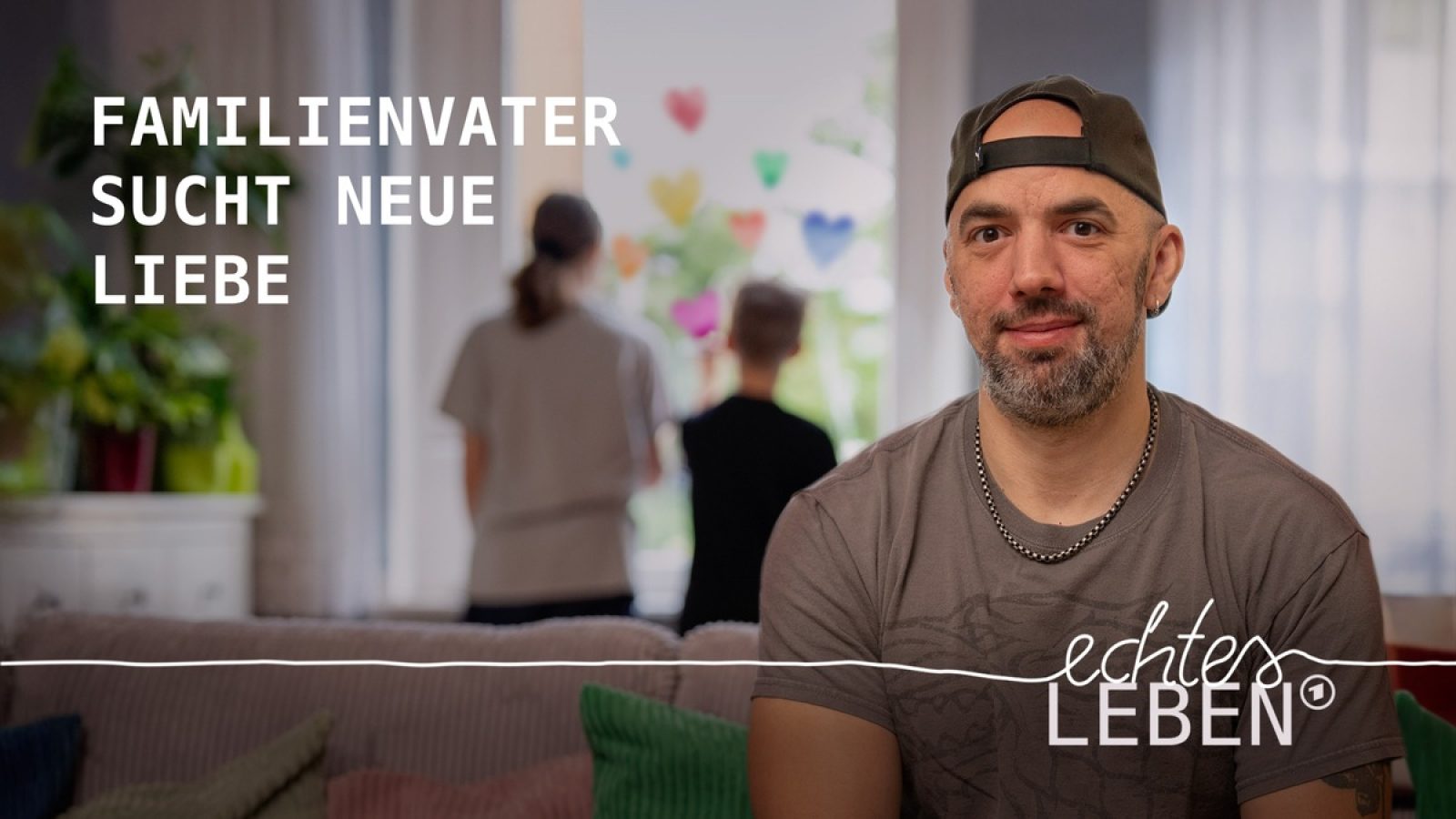 Jsrn ist nach dem Tod seiner Frau auf der Suche nach einer neuen Partnerschaft. Das Onlinedating hat ihn ausgebrannt. Doch wie soll er jemanden kennenlernen - als Alleinerziehender mit zwei Kindern? 
© SWR 2025/AV Medien, honorarfrei - Verwendung gemS§ der AGB im engen inhaltlichen, redaktionellen Zusammenhang mit genannter SWR-Sendung und bei Nennung "Bild: SWR 2025/AV MedienÒ (S2+). SWR Presse/Bildkommunikation, Baden-Baden, Tel: 07221/929-22202, foto@swr.de / Weiterer Text über ots und www.presseportal.de/nr/7169 / Die Verwendung dieses Bildes für redaktionelle Zwecke ist unter Beachtung aller mitgeteilten Nutzungsbedingungen zulässig und dann auch honorarfrei. Veröffentlichung ausschließlich mit Bildrechte-Hinweis.