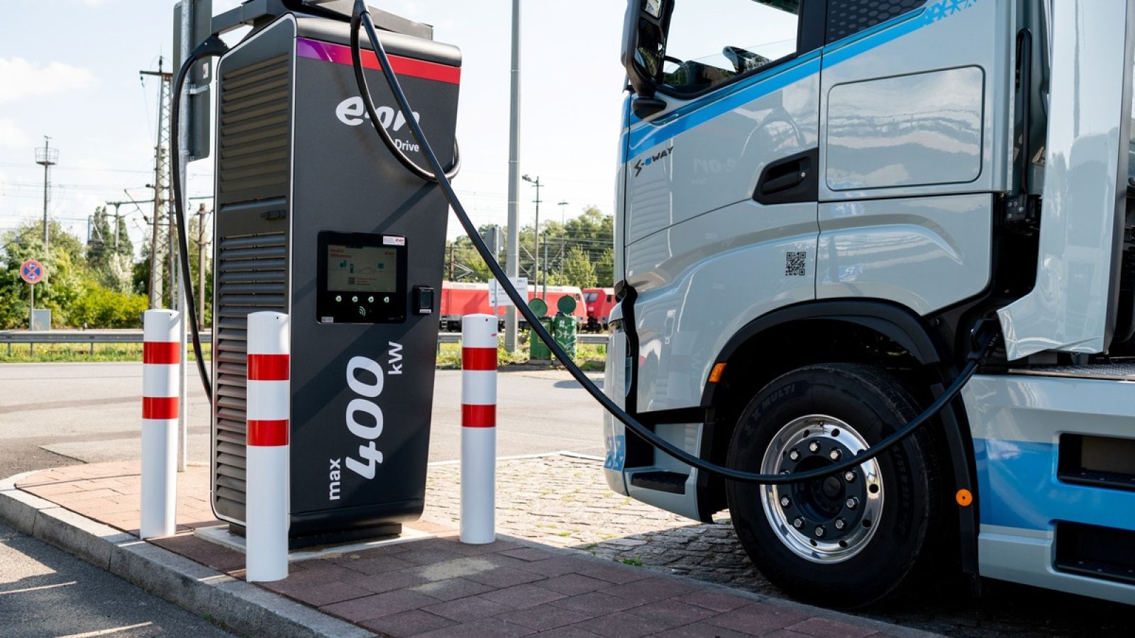 In Deutschland sind gut 109.000 E-Lkw und Transporter zugelassen. / Weiterer Text über ots und www.presseportal.de/nr/109984 / Die Verwendung dieses Bildes für redaktionelle Zwecke ist unter Beachtung aller mitgeteilten Nutzungsbedingungen zulässig und dann auch honorarfrei. Veröffentlichung ausschließlich mit Bildrechte-Hinweis.