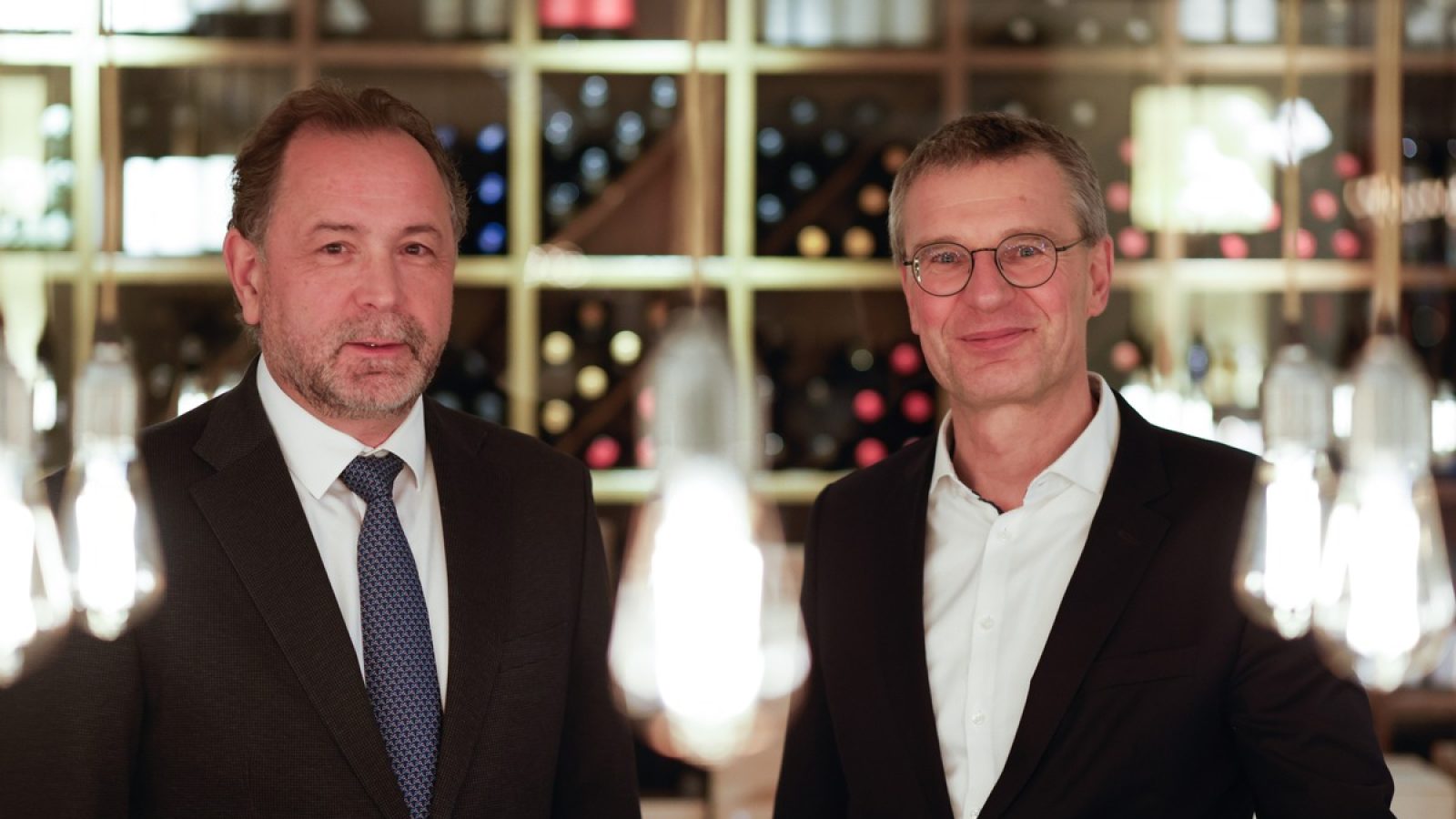 (v.l.n.r.) Vorstandsvorsitzender Prof. Dr. Gerald Linke und Vorstand Wasser, Dr. Wolf Merkel, beim Jahresauftakt-Pressegespräch des DVGW in Berlin. / Weiterer Text über ots und www.presseportal.de/nr/162131 / Die Verwendung dieses Bildes für redaktionelle Zwecke ist unter Beachtung aller mitgeteilten Nutzungsbedingungen zulässig und dann auch honorarfrei. Veröffentlichung ausschließlich mit Bildrechte-Hinweis.