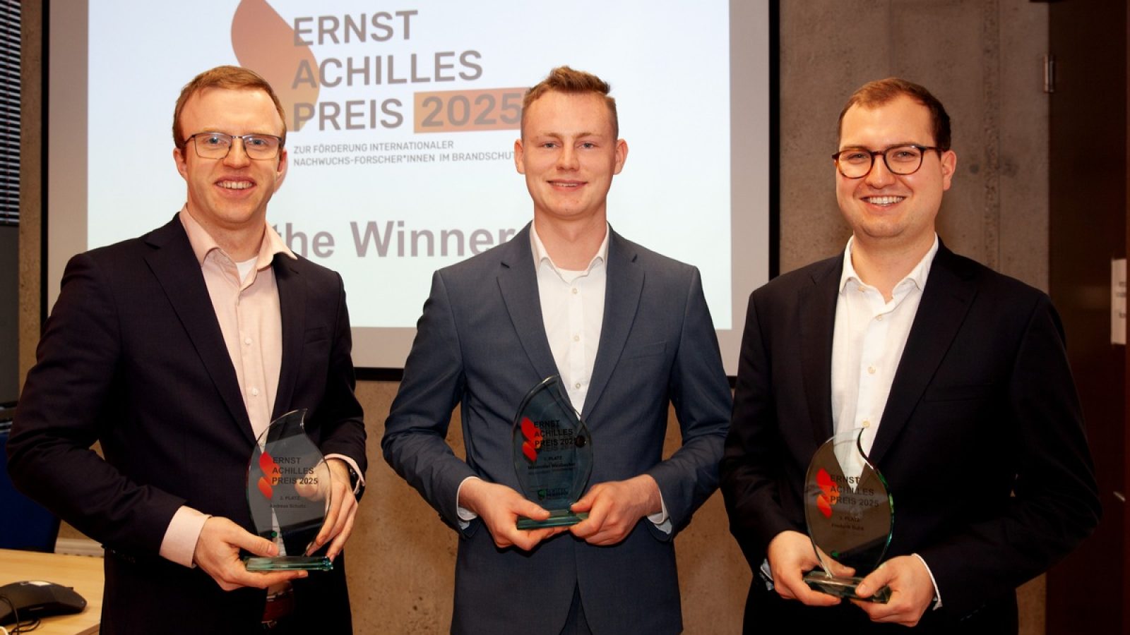 Gewinner des Ernst-Achilles-Preises 2025: Andreas Schultz, Maximilian Weisbecker, Frederik Buhk (v.l.n.r.) / Weiterer Text über ots und www.presseportal.de/nr/42924 / Die Verwendung dieses Bildes für redaktionelle Zwecke ist unter Beachtung aller mitgeteilten Nutzungsbedingungen zulässig und dann auch honorarfrei. Veröffentlichung ausschließlich mit Bildrechte-Hinweis.
