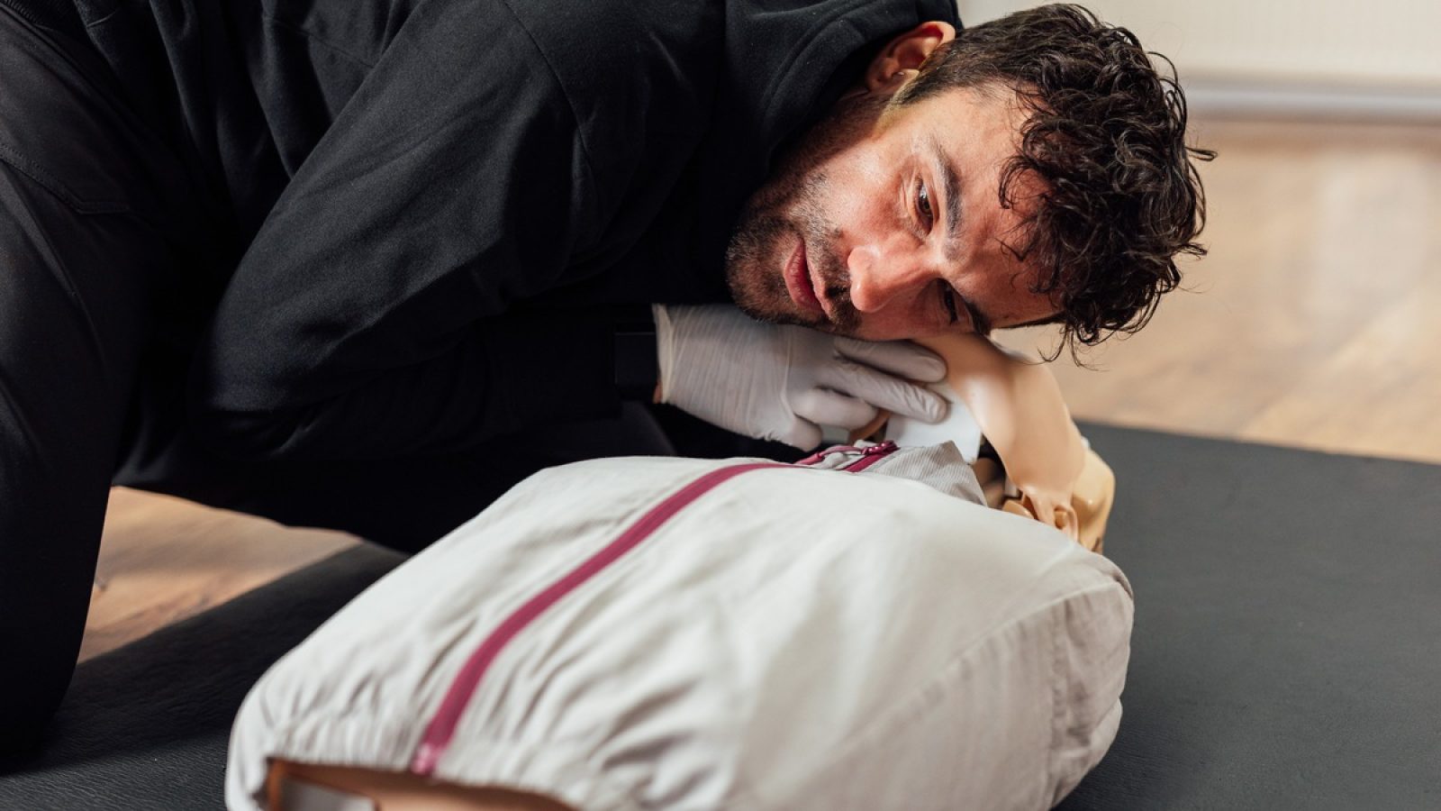 Erste-Hilfe-Kurs / Weiterer Text über ots und www.presseportal.de/nr/177001 / Die Verwendung dieses Bildes für redaktionelle Zwecke ist unter Beachtung aller mitgeteilten Nutzungsbedingungen zulässig und dann auch honorarfrei. Veröffentlichung ausschließlich mit Bildrechte-Hinweis.