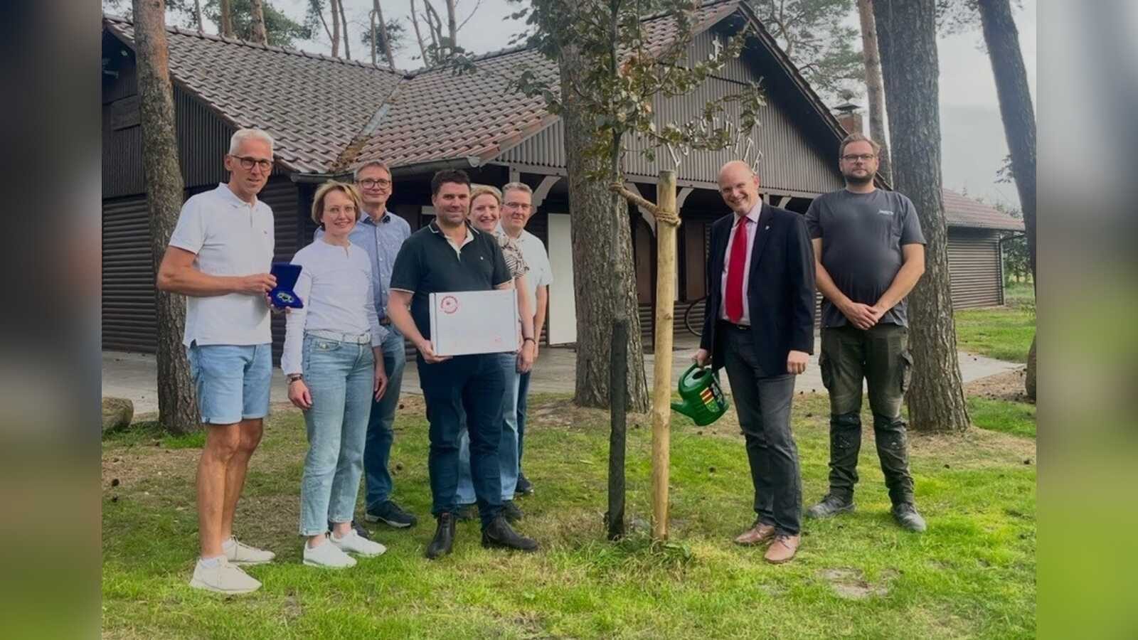 Preisübergabe des Westenergie LokalStars-Awards an den Schützenverein Harpendorf-Düpe in Steinfeld