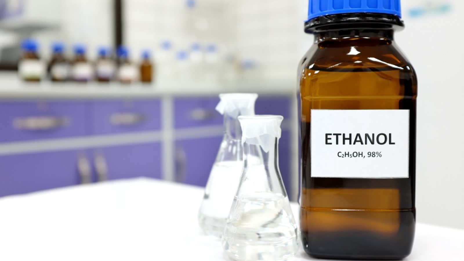 Ethanol wird von der ECHA nicht als CMR-Stoff eingestuft. (Foto: ©BPI/Shutterstock_sulit.photos)

Hinweis: Die Verwendung des Fotos ist unter der Quellenangabe ©BPI/Shutterstock/sulit.photos und in Verbindung mit der Pressemeldung honorarfrei. / Weiterer Text über ots und www.presseportal.de/nr/21085 / Die Verwendung dieses Bildes für redaktionelle Zwecke ist unter Beachtung aller mitgeteilten Nutzungsbedingungen zulässig und dann auch honorarfrei. Veröffentlichung ausschließlich mit Bildrechte-Hinweis.