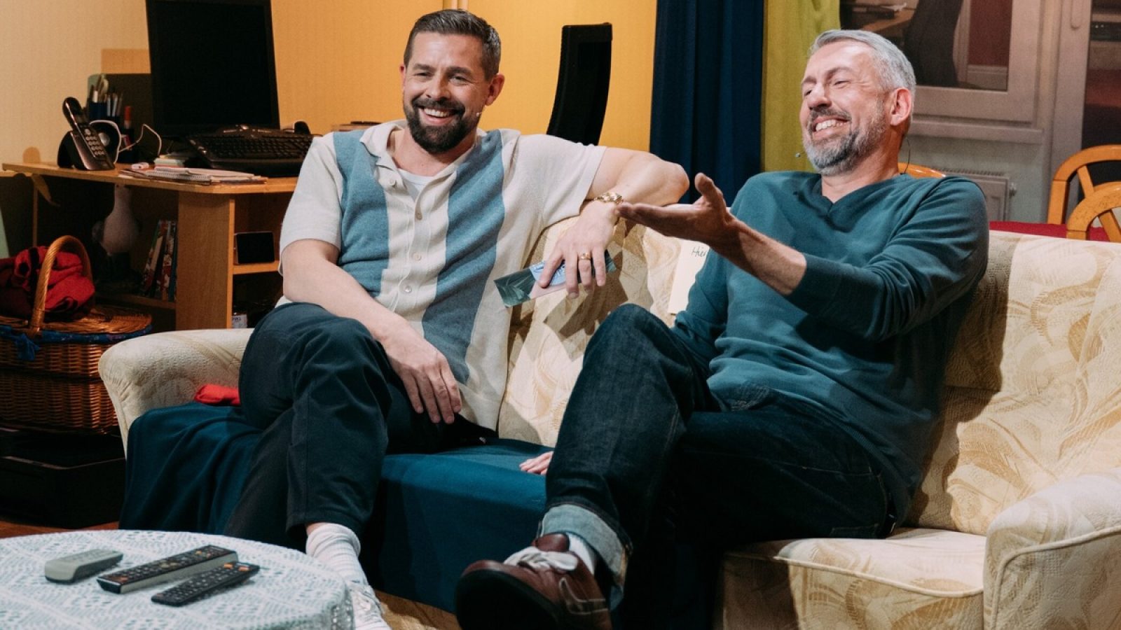 Titel: EXPERTE FÜR ALLES;
Staffel: 2;
Person: Klaas Heufer-Umlauf; Sebastian Pufpaff;
Copyright: ProSieben/Anna Reuter;
Fotograf: Anna Reuter;
Bildredakteur: Clarissa Schreiner;
Dateiname: 3363212.tif;
Rechtehinweis: Dieses Bild darf honorarfrei für redaktionelle Zwecke und nur im Rahmen der Programmankündigung verwendet werden. Andere Veröffentlichungen sind nur nach Rücksprache und ausdrücklicher Genehmigung der Seven.One Entertainment Group GmbH möglich. Nicht für EPG! Verwendung nur mit vollständigem Copyrightvermerk. Das Foto darf nicht verändert, bearbeitet und nur im Ganzen verwendet werden. Es darf nicht archiviert werden. Es darf nicht an Dritte weitergeleitet werden. Aneinanderreihung/Zusammenlegung/Kopplung von Bildern zum Zweck der Erstellung von Slide-Shows o.ä. nicht gestattet; Verbindung/Einfügen/Anfügen von Werbung nicht gestattet. Das Bild kann KI generierte Elemente enthalten.
Bei Fragen: foto@seven.one
Voraussetzung für die Verwendung dieser Programmdaten ist die Zustimmung zu den Allgemeinen Geschäftsbedingungen der Presselounges der Sender der Seven.One Entertainment Group GmbH. / Weiterer Text über ots und www.presseportal.de/nr/25171 / Die Verwendung dieses Bildes für redaktionelle Zwecke ist unter Beachtung aller mitgeteilten Nutzungsbedingungen zulässig und dann auch honorarfrei. Veröffentlichung ausschließlich mit Bildrechte-Hinweis.