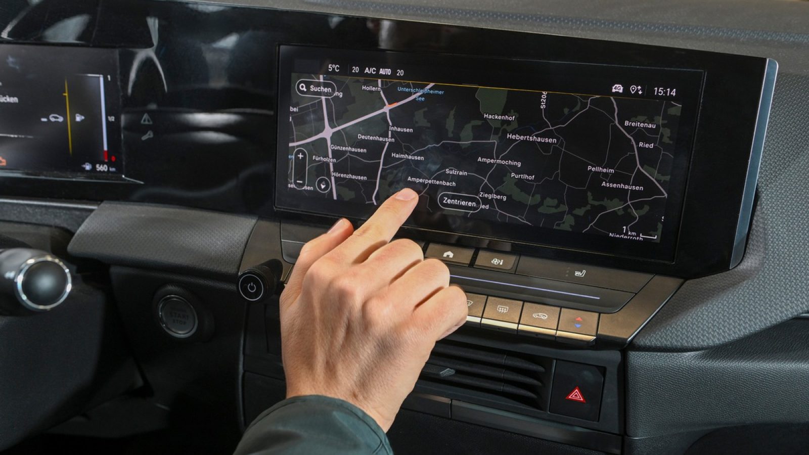 Viele Touchscreens im Auto führen zu stärkerer Ablenkung der Autofahrer / Weiterer Text über ots und www.presseportal.de/nr/7849 / Die Verwendung dieses Bildes für redaktionelle Zwecke ist unter Beachtung aller mitgeteilten Nutzungsbedingungen zulässig und dann auch honorarfrei. Veröffentlichung ausschließlich mit Bildrechte-Hinweis.
