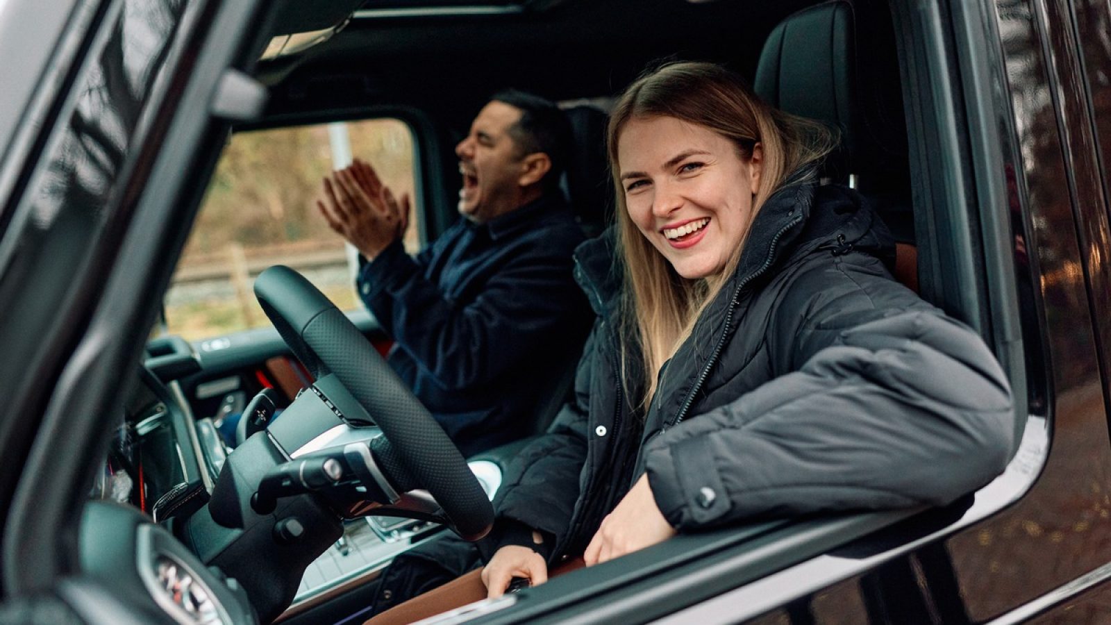 Hamburger Glücksmoment: Leonie (32) und ihr Mann Roman (38) freuen sich über eine Mercedes G-Klasse im Wert von über 180.000 Euro - plus 50.000 Euro in bar / Weiterer Text über ots und www.presseportal.de/nr/179986 / Die Verwendung dieses Bildes für redaktionelle Zwecke ist unter Beachtung aller mitgeteilten Nutzungsbedingungen zulässig und dann auch honorarfrei. Veröffentlichung ausschließlich mit Bildrechte-Hinweis.