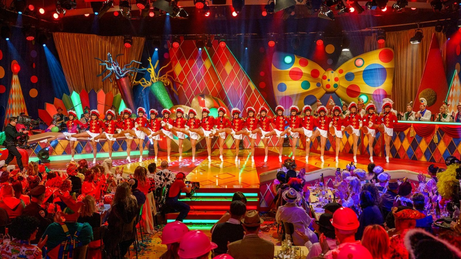 © hr/Sascha Rheker - honorarfrei, Verwendung nur im Zusammenhang mit einem redaktionellen Beitrag über Sendungen oder Aktivitäten des Hessischen Rundfunks, seiner Personen oder seiner Einrichtungen bei Nennung "Bild: hr/Sascha Rheker". Andere Verwendung nur nach Absprache. HR/Pressestelle 069/155 -4954.
Bild: TSV Freienseen, Tanzgruppe auf der Fastnachts-Sitzung ,,Hessen lacht zur Fassenacht" 2026. / Weiterer Text über ots und www.presseportal.de/nr/177784 / Die Verwendung dieses Bildes für redaktionelle Zwecke ist unter Beachtung aller mitgeteilten Nutzungsbedingungen zulässig und dann auch honorarfrei. Veröffentlichung ausschließlich mit Bildrechte-Hinweis.