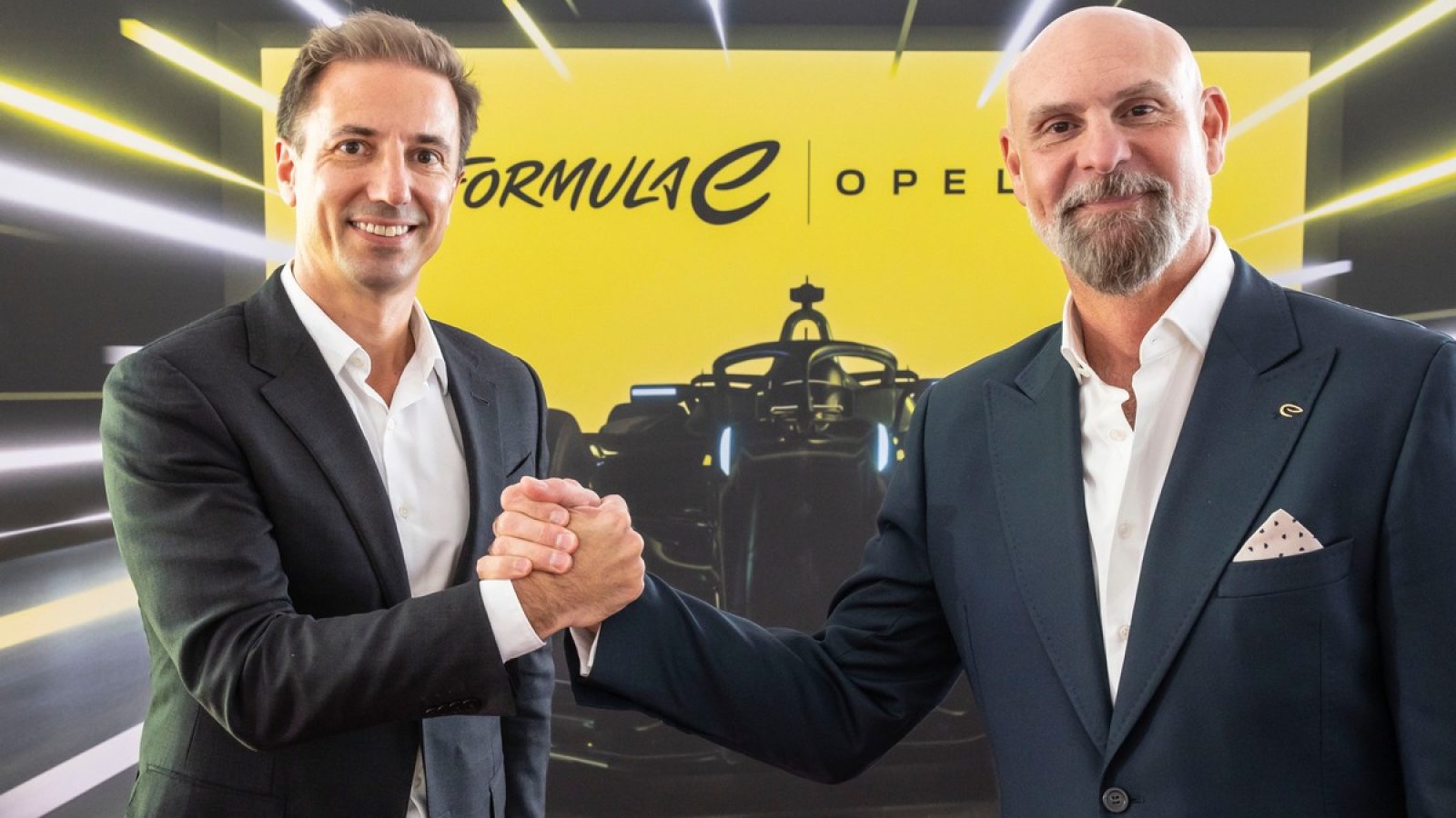 Opel CEO Florian Huettl (links) mit FIA Formula E CEO Jeff Dodds / Weiterer Text über ots und www.presseportal.de/nr/59486 / Die Verwendung dieses Bildes für redaktionelle Zwecke ist unter Beachtung aller mitgeteilten Nutzungsbedingungen zulässig und dann auch honorarfrei. Veröffentlichung ausschließlich mit Bildrechte-Hinweis.