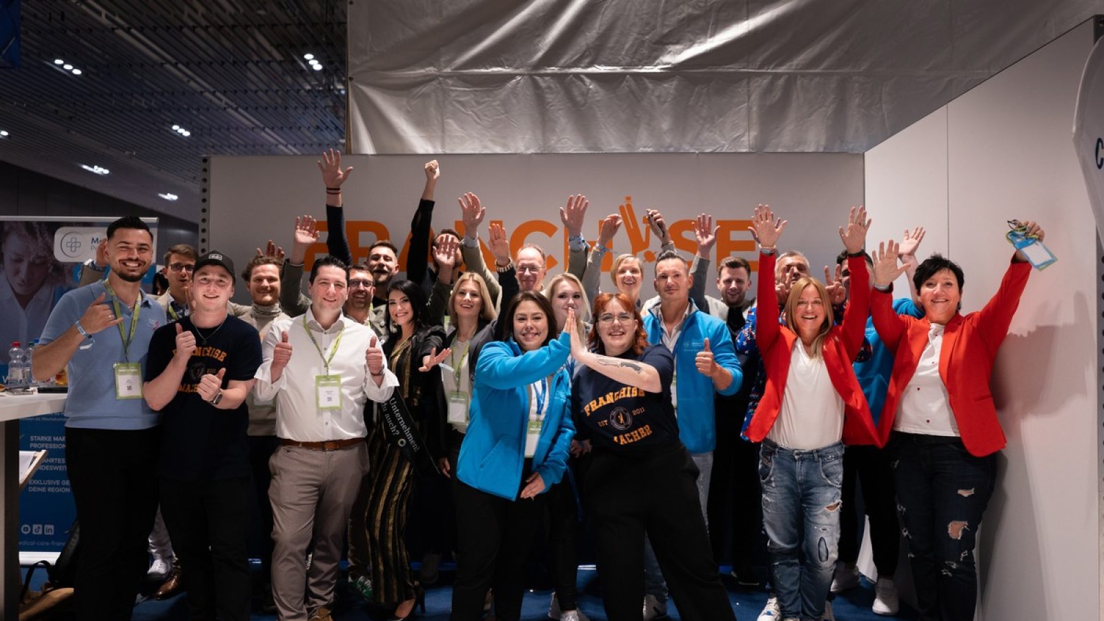 Jana Jabs mit Team / Weiterer Text über ots und www.presseportal.de/nr/181706 / Die Verwendung dieses Bildes für redaktionelle Zwecke ist unter Beachtung aller mitgeteilten Nutzungsbedingungen zulässig und dann auch honorarfrei. Veröffentlichung ausschließlich mit Bildrechte-Hinweis.