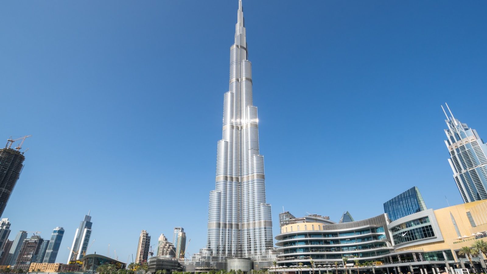 DUBAI, UNITED ARAB EMIRATES - 09 DECEMBER, 2018: View of Burj Khalifa and Dubai Mall in the center of Dubai, United Arab Emirates / Weiterer Text über ots und www.presseportal.de/nr/31416 / Die Verwendung dieses Bildes für redaktionelle Zwecke ist unter Beachtung aller mitgeteilten Nutzungsbedingungen zulässig und dann auch honorarfrei. Veröffentlichung ausschließlich mit Bildrechte-Hinweis.