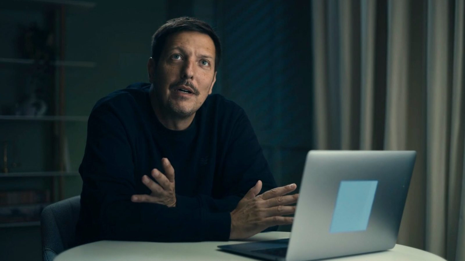 Beschimpfungen, Erniedrigungen, bis hin zu gefährlicher körperlicher Gewalt. Was hat das mit Life-Coaching zu tun? In "THILO MISCHKE. Das Geschäft mit dem Coaching - zwischen Motivation und Manipulation" am Montag, 23. März 2026, um 20:15 Uhr auf ProSieben und auf Joyn versucht der Journalist hinter die glänzenden Fassaden der Life-Coaches zu blicken.

Titel: THILO MISCHKE. Das Geschäft mit dem Coaching - zwischen Motivation und Manipulation;
Ausstrahlungszeitraum bis: 2026-03-22;
Person: Thilo Mischke;
Copyright: Joyn;
Fotograf:   Joyn;
Bildredakteur: Clarissa Schreiner;
Dateiname: 3369579.tif;
Rechtehinweis: Dieses Bild darf honorarfrei für redaktionelle Zwecke und nur im Rahmen der Programmankündigung verwendet werden. Andere Veröffentlichungen sind nur nach Rücksprache und ausdrücklicher Genehmigung der Seven.One Entertainment Group GmbH möglich. Nicht für EPG! Verwendung nur mit vollständigem Copyrightvermerk. Das Foto darf nicht verändert, bearbeitet und nur im Ganzen verwendet werden. Es darf nicht archiviert werden. Es darf nicht an Dritte weitergeleitet werden. Aneinanderreihung/Zusammenlegung/Kopplung von Bildern zum Zweck der Erstellung von Slide-Shows o.ä. nicht gestattet; Verbindung/Einfügen/Anfügen von Werbung nicht gestattet. Das Bild kann KI generierte Elemente enthalten.
Bei Fragen: foto@seven.one
Voraussetzung für die Verwendung dieser Programmdaten ist die Zustimmung zu den Allgemeinen Geschäftsbedingungen der Presselounges der Sender der Seven.One Entertainment Group GmbH. / Weiterer Text über ots und www.presseportal.de/nr/25171 / Die Verwendung dieses Bildes für redaktionelle Zwecke ist unter Beachtung aller mitgeteilten Nutzungsbedingungen zulässig und dann auch honorarfrei. Veröffentlichung ausschließlich mit Bildrechte-Hinweis.