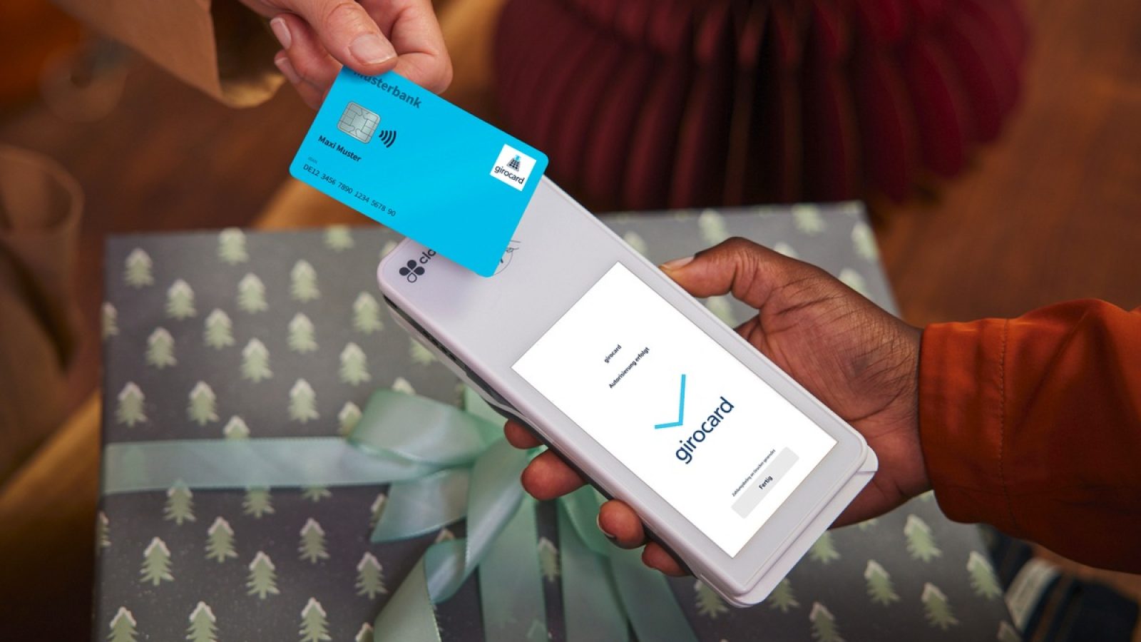 Pressebild girocard, Bildnachweis: girocard/Alex Habermehl / Weiterer Text über ots und www.presseportal.de/nr/38715 / Die Verwendung dieses Bildes für redaktionelle Zwecke ist unter Beachtung aller mitgeteilten Nutzungsbedingungen zulässig und dann auch honorarfrei. Veröffentlichung ausschließlich mit Bildrechte-Hinweis.