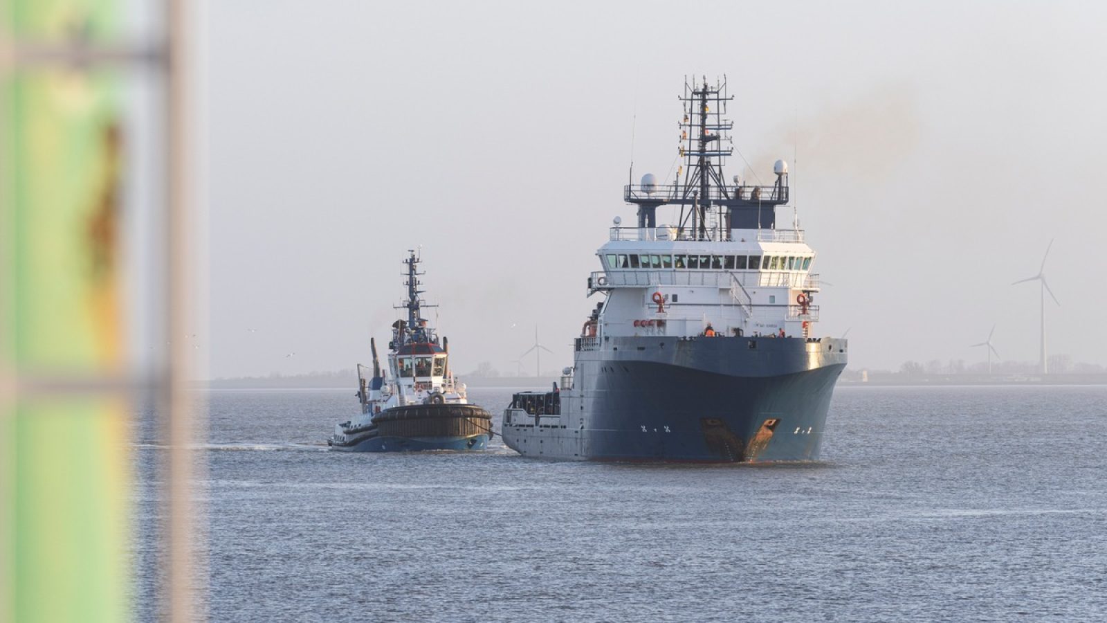 Die neue "Rügen" läuft das erste Mal in ihren Heimathafen Wilhelmshaven ein.