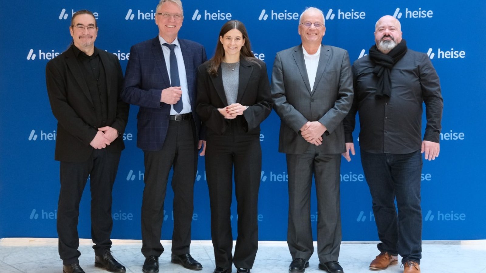 von links nach rechts: 
Prof. Dr. Steven Ney, Head of Research Group "Design Thinking and Social Innovation" German UDS
Prof. Dr. Christoph Meinel, Co-Founder, President German UDS
Johanna Heise, CEO heise academy
Jürgen Schulze, Ambassador German UDS
Konstantinos Toubekis, General Manager heise academy / Weiterer Text über ots und www.presseportal.de/nr/181664 / Die Verwendung dieses Bildes für redaktionelle Zwecke ist unter Beachtung aller mitgeteilten Nutzungsbedingungen zulässig und dann auch honorarfrei. Veröffentlichung ausschließlich mit Bildrechte-Hinweis.