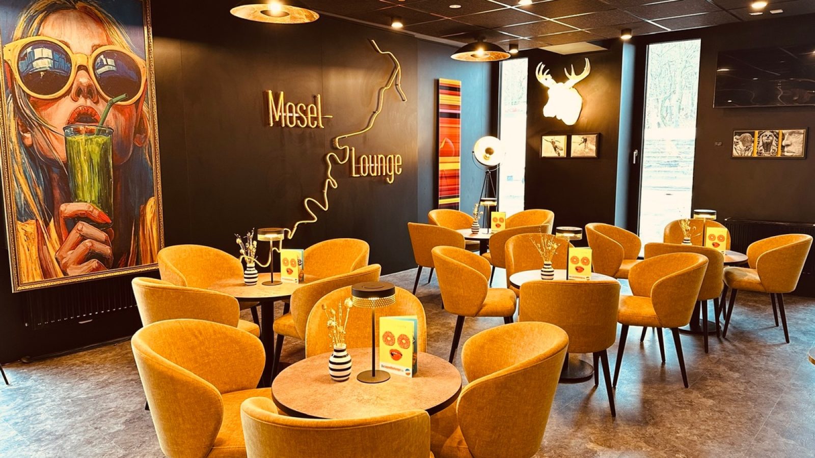 Mosel-Lounge der Jugendherberge in Traben-Trarbach. Nach der Modernisierung begeistert die Jugendherberge ihre Gäste. / Weiterer Text über ots und www.presseportal.de/nr/106654 / Die Verwendung dieses Bildes für redaktionelle Zwecke ist unter Beachtung aller mitgeteilten Nutzungsbedingungen zulässig und dann auch honorarfrei. Veröffentlichung ausschließlich mit Bildrechte-Hinweis.