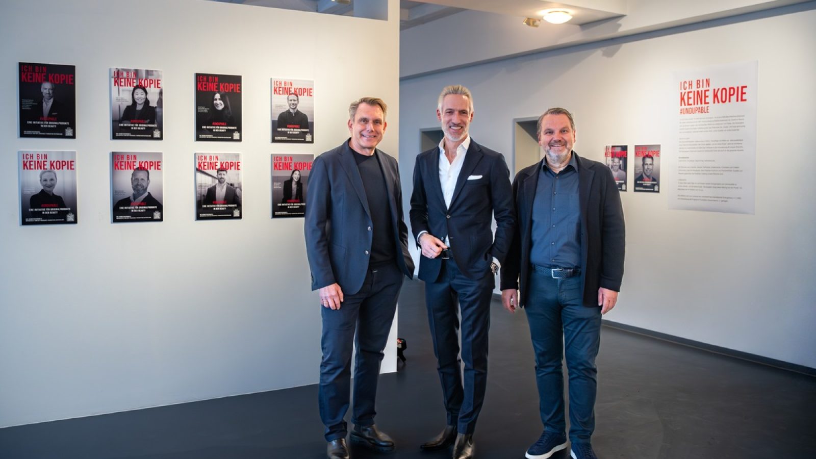 Markus Grefer, Andreas Fuhlisch und Udo Heuser beim Pre-Launch der Kampagne Ich bin keine Kopie des VKE-Kosmetikverbands und der Fragrance Foundation Deutschland / Weiterer Text über ots und www.presseportal.de/nr/42679 / Die Verwendung dieses Bildes für redaktionelle Zwecke ist unter Beachtung aller mitgeteilten Nutzungsbedingungen zulässig und dann auch honorarfrei. Veröffentlichung ausschließlich mit Bildrechte-Hinweis.