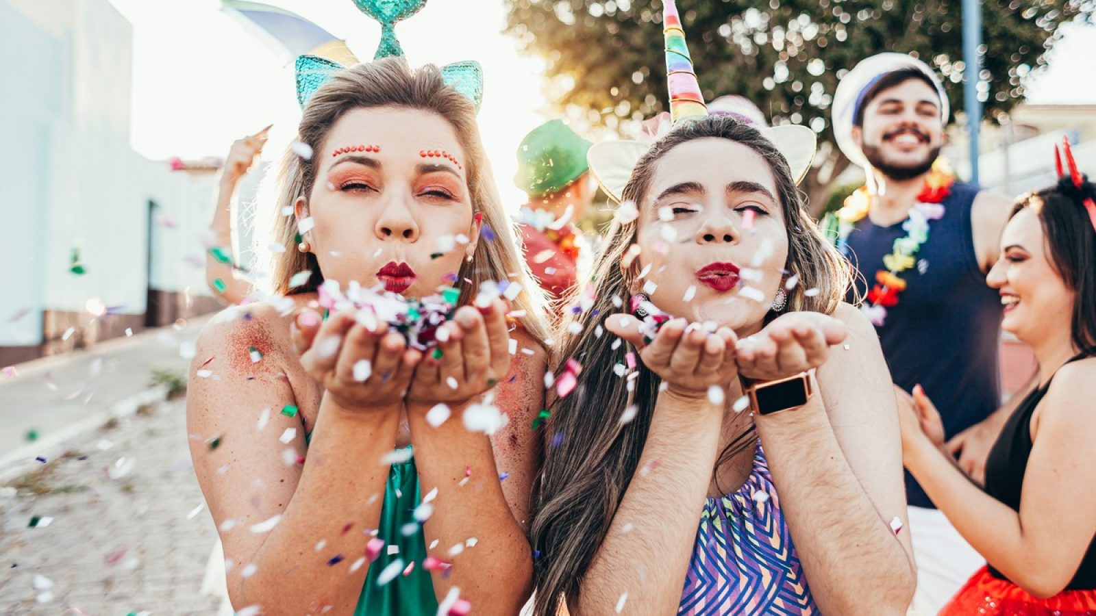 Meerjungfrauen oder Einhörner: Hauptsache bunt und fröhlich durch die fünfte Jahreszeit / Weiterer Text über ots und www.presseportal.de/nr/6340 / Die Verwendung dieses Bildes für redaktionelle Zwecke ist unter Beachtung aller mitgeteilten Nutzungsbedingungen zulässig und dann auch honorarfrei. Veröffentlichung ausschließlich mit Bildrechte-Hinweis.