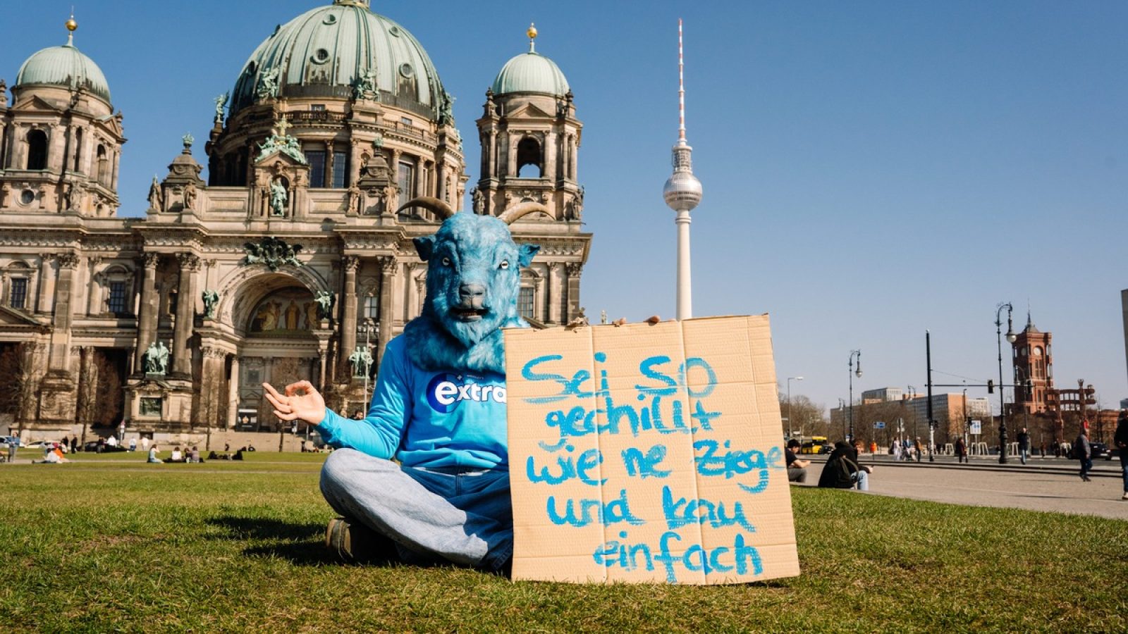 Sei so gechillt wie eine Ziege und kau einfach. / Weiterer Text über ots und www.presseportal.de/nr/148335 / Die Verwendung dieses Bildes für redaktionelle Zwecke ist unter Beachtung aller mitgeteilten Nutzungsbedingungen zulässig und dann auch honorarfrei. Veröffentlichung ausschließlich mit Bildrechte-Hinweis.