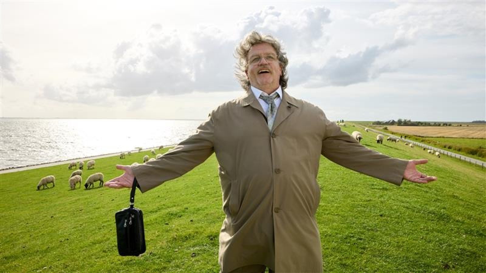 Hape Kerkeling als Horst Schlämmer in "Horst Schlämmer sucht das Glück" / Weiterer Text über ots und www.presseportal.de/nr/130543 / Die Verwendung dieses Bildes für redaktionelle Zwecke ist unter Beachtung aller mitgeteilten Nutzungsbedingungen zulässig und dann auch honorarfrei. Veröffentlichung ausschließlich mit Bildrechte-Hinweis.