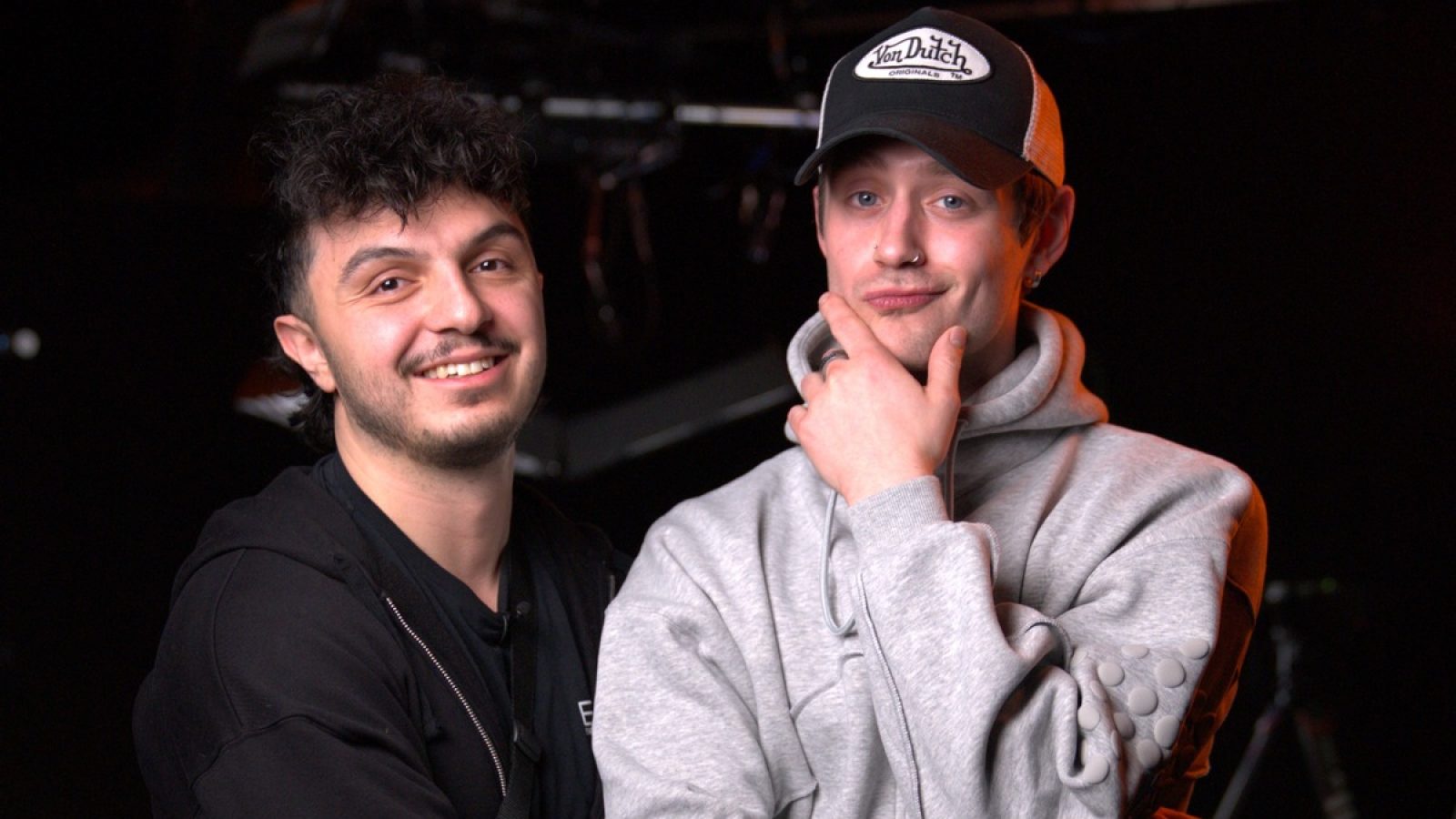 Musiker "Ritter Lean" (rechts) und sein Kumpel Erden. © BR. Frei zur Verwendung gemäß AGB im engen inhaltlichen, redaktionellen Zusammenhang mit dem Format "know your bro" und bei Nennung der Bildrechte: BR. Weiterer Text über ots und https://www.presseportal.de/nr/7560. / Weitere Bilder auf www.br-foto.de sowie per Mail an bildmanagement@br.de. / Weiterer Text über ots und www.presseportal.de/nr/7560 / Die Verwendung dieses Bildes für redaktionelle Zwecke ist unter Beachtung aller mitgeteilten Nutzungsbedingungen zulässig und dann auch honorarfrei. Veröffentlichung ausschließlich mit Bildrechte-Hinweis.