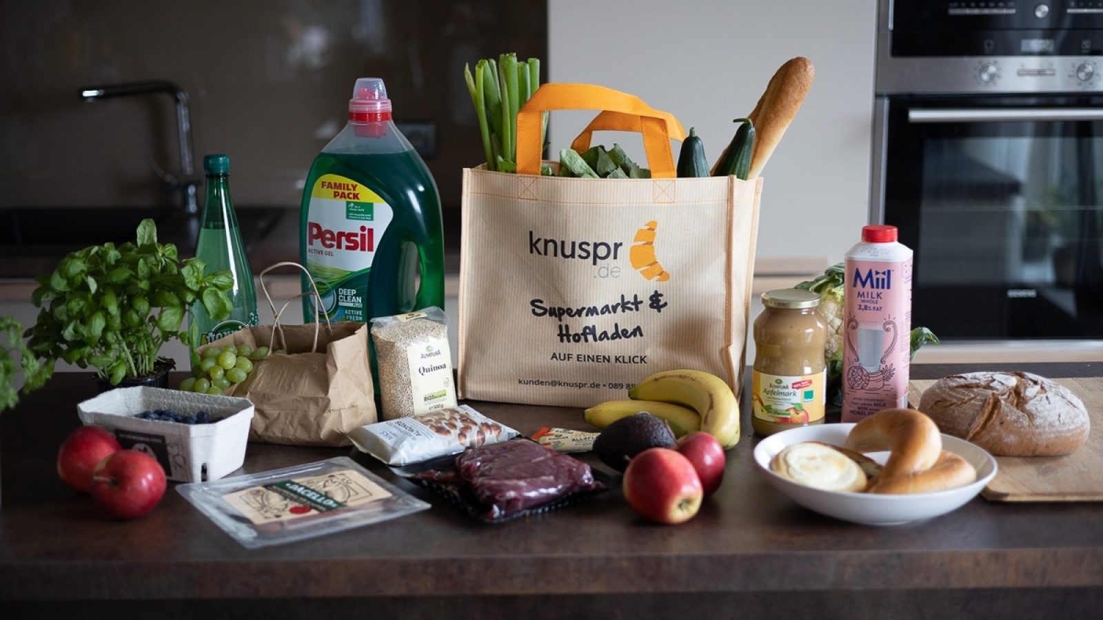 Knuspr Wocheneinkauf / Weiterer Text über ots und www.presseportal.de/nr/159077 / Die Verwendung dieses Bildes für redaktionelle Zwecke ist unter Beachtung aller mitgeteilten Nutzungsbedingungen zulässig und dann auch honorarfrei. Veröffentlichung ausschließlich mit Bildrechte-Hinweis.