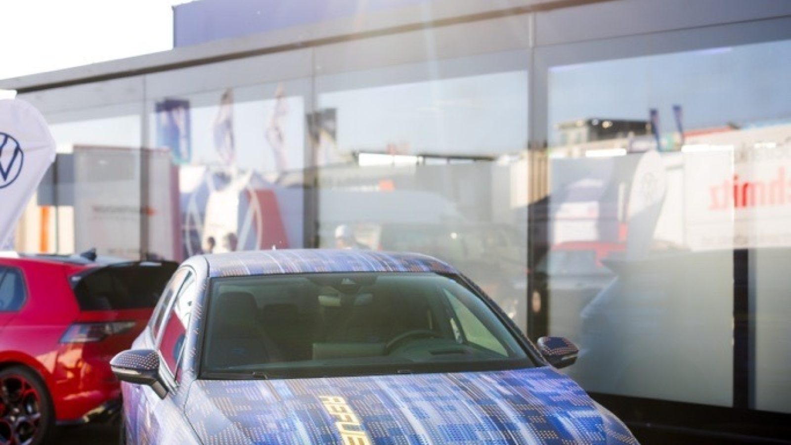 Golf R8, E20 tauglich / Weiterer Text über ots und www.presseportal.de/nr/73390 / Die Verwendung dieses Bildes für redaktionelle Zwecke ist unter Beachtung aller mitgeteilten Nutzungsbedingungen zulässig und dann auch honorarfrei. Veröffentlichung ausschließlich mit Bildrechte-Hinweis.