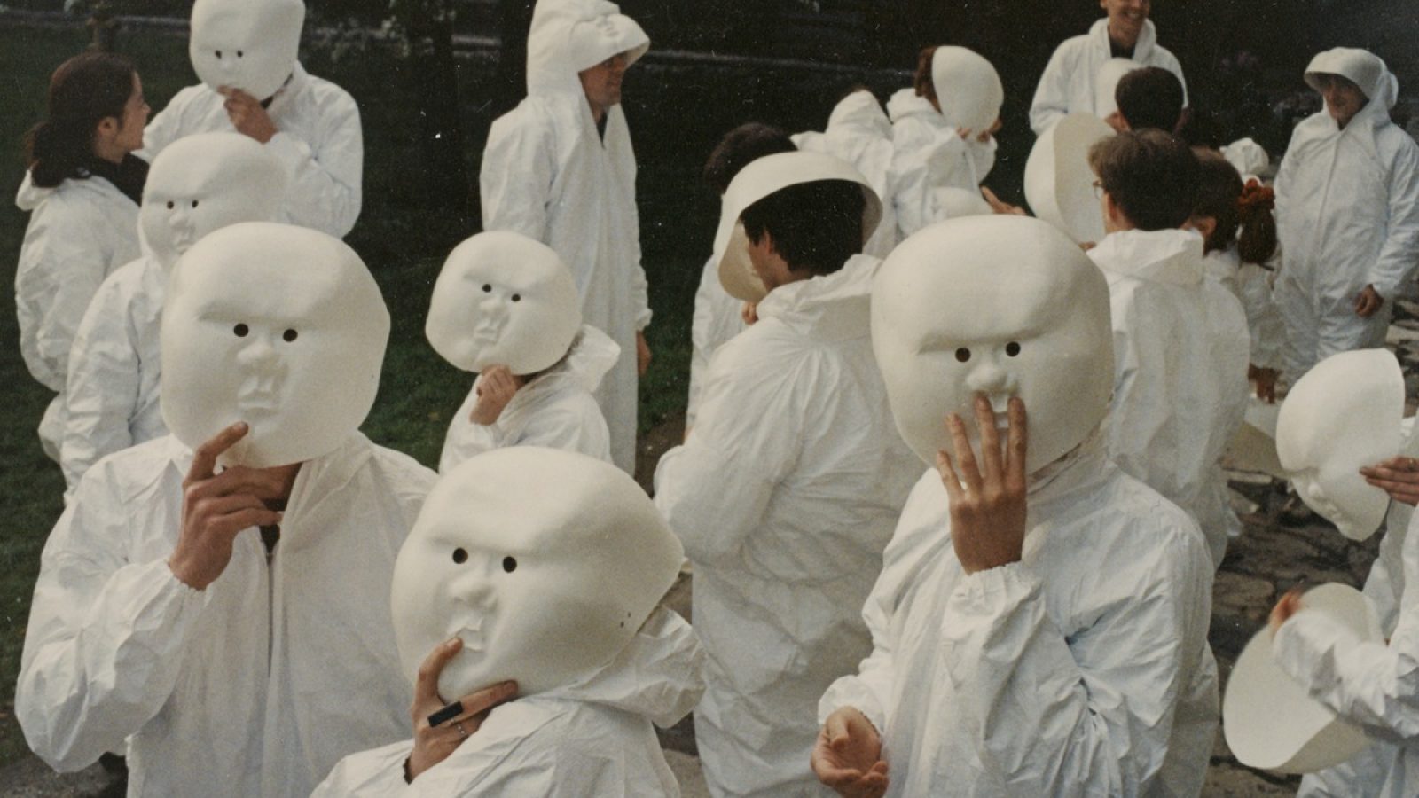 Probe für eine Protestaktion im Jahr 1991 anlässlich der vom Wissenschaftssenator verkündeten "Aufhebung" der Kunsthochschule Berlin Weißensee / Weiterer Text über ots und www.presseportal.de/nr/174269 / Die Verwendung dieses Bildes für redaktionelle Zwecke ist unter Beachtung aller mitgeteilten Nutzungsbedingungen zulässig und dann auch honorarfrei. Veröffentlichung ausschließlich mit Bildrechte-Hinweis.