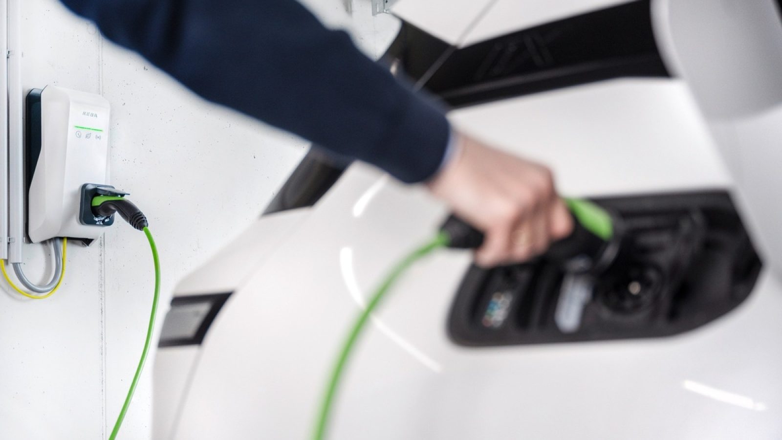 Die KeContact P40 mit Typ-2-Buchse ist speziell auf die Anforderungen im halböffentlichen und öffentlichen Bereich zugeschnitten.