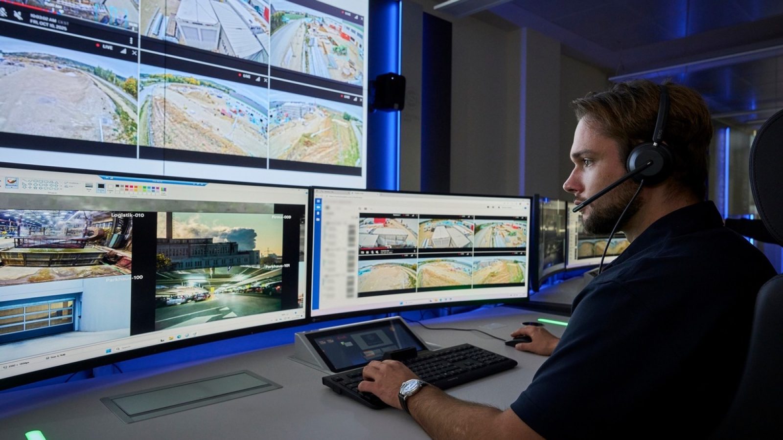 Die zertifizierte AES/NSL steht rund um die Uhr bereit und bildet eine zentrale Instanz für die koordinierte Sicherheits- und Servicebearbeitung. / Weiterer Text über ots und www.presseportal.de/nr/31416 / Die Verwendung dieses Bildes für redaktionelle Zwecke ist unter Beachtung aller mitgeteilten Nutzungsbedingungen zulässig und dann auch honorarfrei. Veröffentlichung ausschließlich mit Bildrechte-Hinweis.