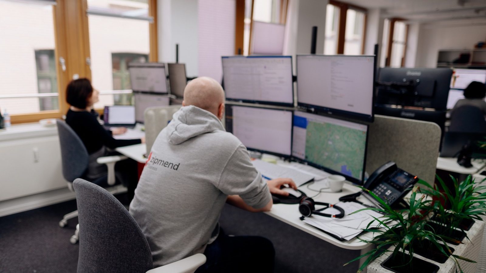 Disposition der Hamburger Online-Spedition zipmend Express. / Weiterer Text über ots und www.presseportal.de/nr/181324 / Die Verwendung dieses Bildes für redaktionelle Zwecke ist unter Beachtung aller mitgeteilten Nutzungsbedingungen zulässig und dann auch honorarfrei. Veröffentlichung ausschließlich mit Bildrechte-Hinweis.