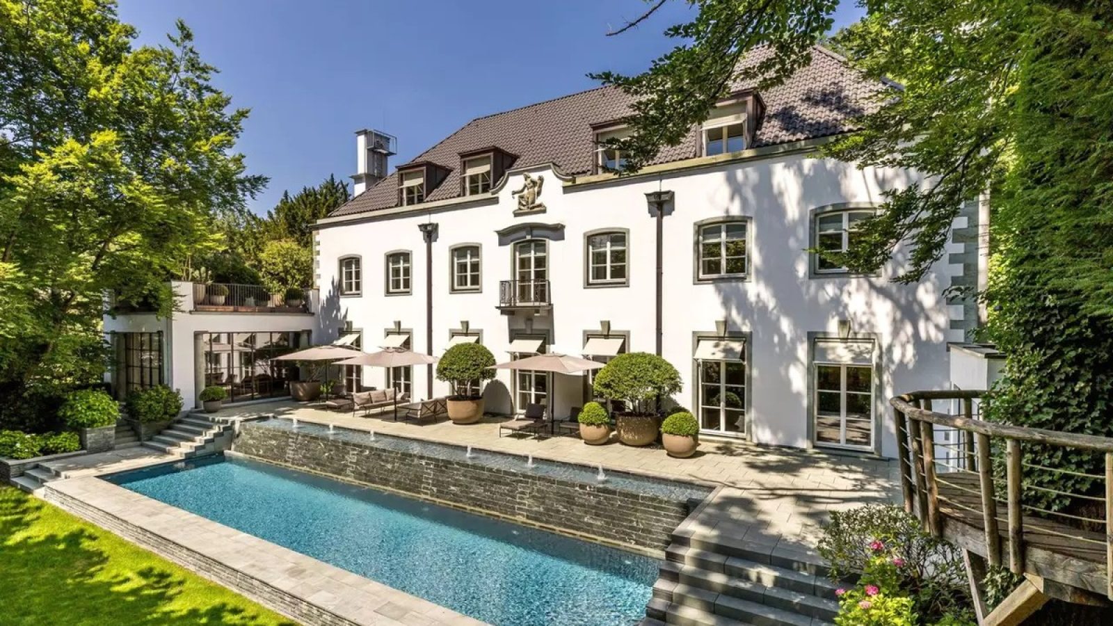 Eine der teuersten Immobilien des Jahres: Ein Villenanwesen in München für 27,5 Millionen Euro / Weiterer Text über ots und www.presseportal.de/nr/24964 / Die Verwendung dieses Bildes für redaktionelle Zwecke ist unter Beachtung aller mitgeteilten Nutzungsbedingungen zulässig und dann auch honorarfrei. Veröffentlichung ausschließlich mit Bildrechte-Hinweis.