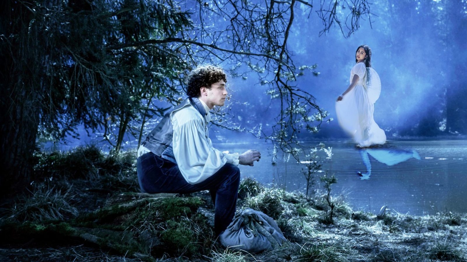 Die Geschichte des klassischen Balletts "Schwanensee" von Tschaikowsky wird vom SWR für die ARD-Märchenreihe "Sechs auf einen Streich" neu erzählt. Vor der Kamera stehen u. a. Samirah Breuer als Schwanenmädchen, Riccardo Campione als Prinz Friedrich, Silke Bodenbender als Königin Luise, Fritz Karl als Zauberer Rotbart und Aykut Kayacik als Schlosskoch.
© SWR/kurhaus produktion/Patrick Pfeiffer, honorarfrei - Verwendung gemäß der AGB im Rahmen einer engen, unternehmensbezogenen Berichterstattung im SWR-Zusammenhang bei Nennung "Bild: SWR/kurhaus produktion/Patrick Pfeiffer" (S2+), SWR Presse/Bildkommunikation, Baden-Baden, Tel: 07221/929-22202, foto@swr.de / Weiterer Text über ots und www.presseportal.de/nr/75892 / Die Verwendung dieses Bildes für redaktionelle Zwecke ist unter Beachtung aller mitgeteilten Nutzungsbedingungen zulässig und dann auch honorarfrei. Veröffentlichung ausschließlich mit Bildrechte-Hinweis.