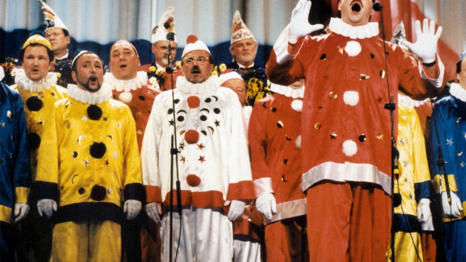 SWR 100 JAHRE MAINZER HOFSÄNGER - SO EIN TAG SO WUNDERSCHÖN WIE HEUTE, am Donnerstag (12.02.2026) um 22:00 Uhr im SWR.
Mainzer Hofsänger. Seit 1952 gehören dies Lied und der Chor zur Mainzer Fernsehfastnacht. Seit 60 Jahren reisen die Hofsänger mit ihren Konzerten durch Deutschland, Europa und USA, Weggefährtin Margit Sponheimer erinnert sich gerne daran zurück. Der stimmgewaltige Männerchor singt virtuos Kirchen- und Weihnachtslieder oder Musical- und Rockballaden.
© SWR/Roselieb, honorarfrei - Verwendung gemäß der AGB im engen inhaltlichen, redaktionellen Zusammenhang mit genannter SWR-Sendung bei Nennung "Bild: SWR/Roselieb" (S2). SWR Presse/Bildkommunikation, Baden-Baden, Tel: 07221/929-26868, foto@swr.de / Weiterer Text über ots und www.presseportal.de/nr/7169 / Die Verwendung dieses Bildes für redaktionelle Zwecke ist unter Beachtung aller mitgeteilten Nutzungsbedingungen zulässig und dann auch honorarfrei. Veröffentlichung ausschließlich mit Bildrechte-Hinweis.