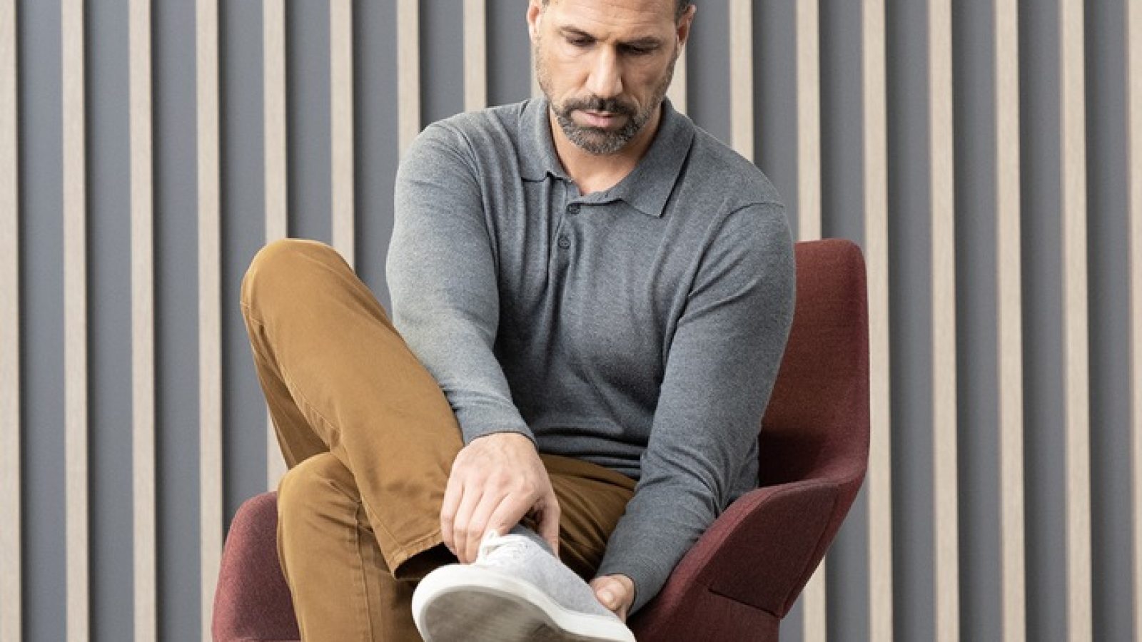 Fersenschmerzen? Eine Plantarfasziitis kann die Ursache sein. Dann können spezielle orthopädische Einlagen wie igli Heel von medi gezielt die Ferse und die Fußsohle entlasten. / Weiterer Text über ots und www.presseportal.de/nr/23931 / Die Verwendung dieses Bildes für redaktionelle Zwecke ist unter Beachtung aller mitgeteilten Nutzungsbedingungen zulässig und dann auch honorarfrei. Veröffentlichung ausschließlich mit Bildrechte-Hinweis.