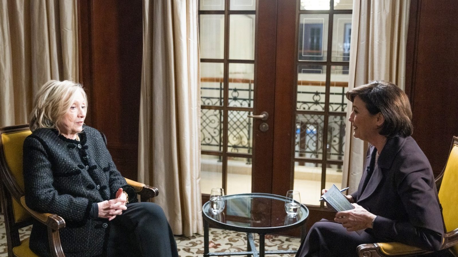 Die ehemalige US-Außenministerin Hillary Clinton im Gespräch mit Sandra Maischberger. Das Interview wird diesen Mittwoch (18.02.26) in der Sendung ,,maischberger" im Ersten ausgestrahlt. / Weiterer Text über ots und www.presseportal.de/nr/6694 / Die Verwendung dieses Bildes für redaktionelle Zwecke ist unter Beachtung aller mitgeteilten Nutzungsbedingungen zulässig und dann auch honorarfrei. Veröffentlichung ausschließlich mit Bildrechte-Hinweis.