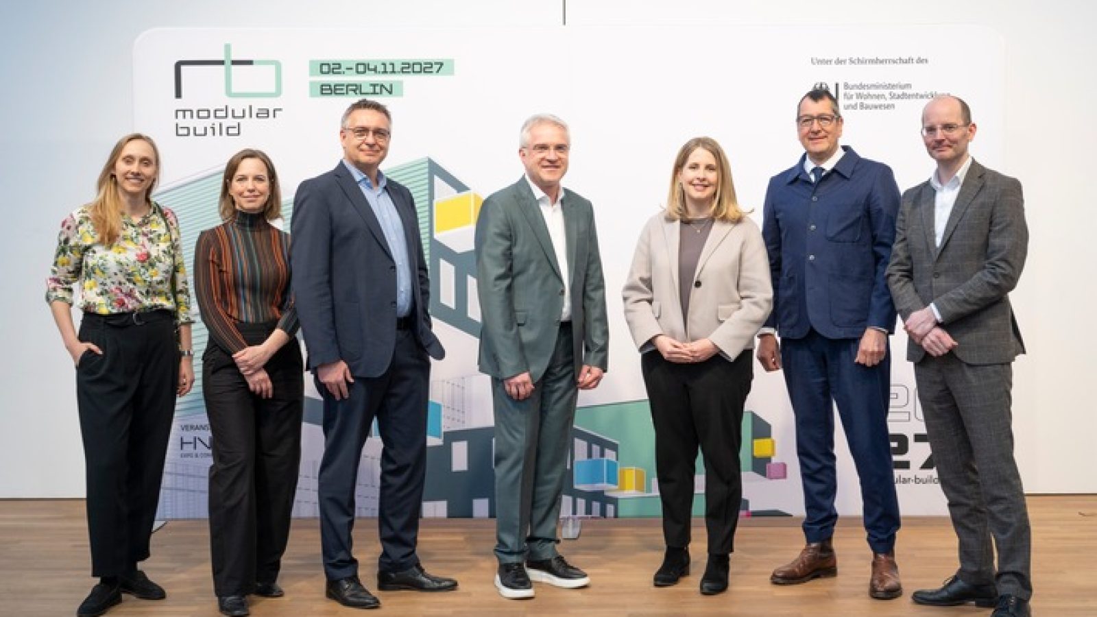 Mit einem klaren politischen Bekenntnis und breiter Unterstützung aus Bauwirtschaft, Kommunen und Forschung wurde jetzt in Berlin die MODULAR BUILD vorgestellt. / Weiterer Text über ots und www.presseportal.de/nr/153514 / Die Verwendung dieses Bildes für redaktionelle Zwecke ist unter Beachtung aller mitgeteilten Nutzungsbedingungen zulässig und dann auch honorarfrei. Veröffentlichung ausschließlich mit Bildrechte-Hinweis.