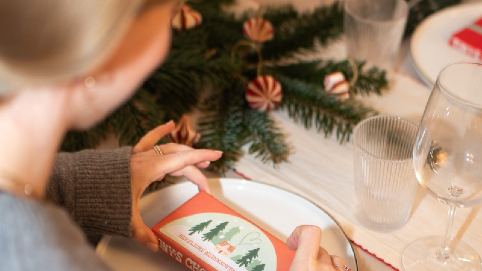 Gerade in der Weihnachtszeit, wenn besonders viel Schokolade gekauft wird, kann jede Entscheidung im Supermarktregal Wirkung zeigen. / Weiterer Text über ots und www.presseportal.de/nr/164782 / Die Verwendung dieses Bildes für redaktionelle Zwecke ist unter Beachtung aller mitgeteilten Nutzungsbedingungen zulässig und dann auch honorarfrei. Veröffentlichung ausschließlich mit Bildrechte-Hinweis.