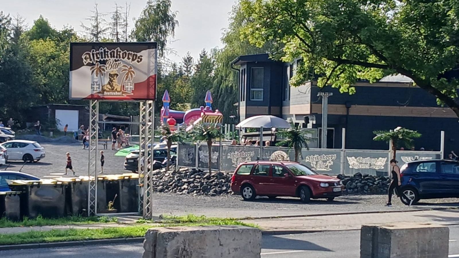 Rechtsextreme Kindertagsfeier im südthüringischen Brattendorf. / Weiterer Text über ots und www.presseportal.de/nr/7880 / Die Verwendung dieses Bildes für redaktionelle Zwecke ist unter Beachtung aller mitgeteilten Nutzungsbedingungen zulässig und dann auch honorarfrei. Veröffentlichung ausschließlich mit Bildrechte-Hinweis.