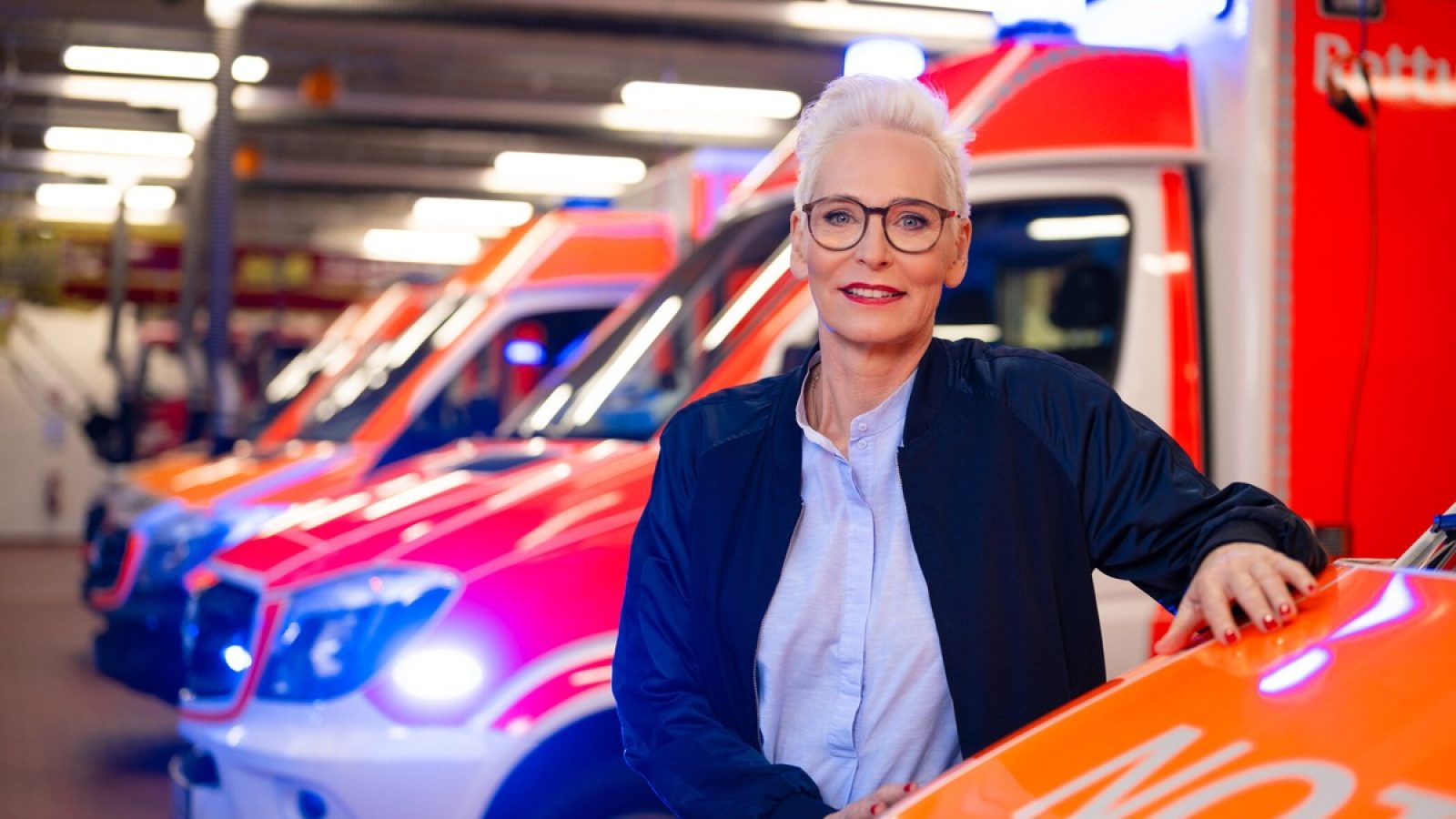 Titel: Notruf;
Person: Bärbel Schäfer;
Copyright: SAT.1/Willi Weber;
Fotograf: Willi Weber;
Bildredakteur: Laura Stephan;
Dateiname: 2921286.jpg;
Rechtehinweis: Dieses Bild darf bis eine Woche nach Ausstrahlung honorarfrei fuer redaktionelle Zwecke und nur im Rahmen der Programmankuendigung verwendet werden. Spaetere Veroeffentlichungen sind nur nach Ruecksprache und ausdruecklicher Genehmigung der Seven.One Entertainment Group GmbH moeglich. Nicht fuer EPG! Verwendung nur mit vollstaendigem Copyrightvermerk. Das Foto darf nicht veraendert, bearbeitet und nur im Ganzen verwendet werden. Es darf nicht archiviert werden. Es darf nicht an Dritte weitergeleitet werden. Aneinanderreihung/Zusammenlegung/Kopplung von Bildern zum Zweck der Erstellung von Slide-Shows o.ä. nicht gestattet; Verbindung/Einfügen/Anfügen von Werbung nicht gestattet. 
Bei Fragen: foto@seven.one
Voraussetzung fuer die Verwendung dieser Programmdaten ist die Zustimmung zu den Allgemeinen Geschaeftsbedingungen der Presselounges der Sender der Seven.One Entertainment Group GmbH. / Weiterer Text über ots und www.presseportal.de/nr/6708 / Die Verwendung dieses Bildes für redaktionelle Zwecke ist unter Beachtung aller mitgeteilten Nutzungsbedingungen zulässig und dann auch honorarfrei. Veröffentlichung ausschließlich mit Bildrechte-Hinweis.