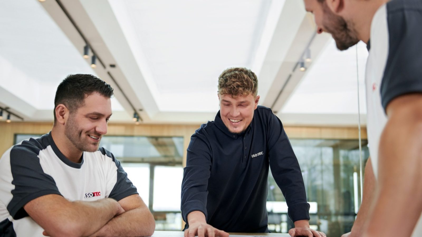 Onboarding im Handwerk schafft Vertrauen, Bindung und Erfolg. / Weiterer Text über ots und www.presseportal.de/nr/54519 / Die Verwendung dieses Bildes für redaktionelle Zwecke ist unter Beachtung aller mitgeteilten Nutzungsbedingungen zulässig und dann auch honorarfrei. Veröffentlichung ausschließlich mit Bildrechte-Hinweis.