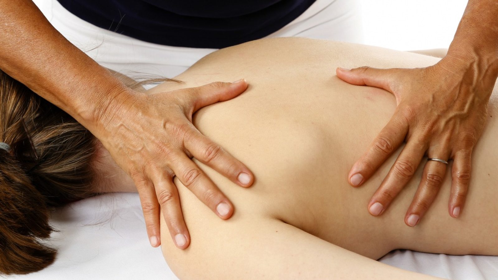 Osteopathisch können funktionelle Spannungsmuster und Einschränkungen der Beweglichkeit frühzeitig wahrgenommen und regulierend begleitet werden. Bleiben diese Veränderungen unbeachtet, können sie sich verfestigen und langfristig behandlungsintensive Beschwerden nach sich ziehen. / Weiterer Text über ots und www.presseportal.de/nr/79623 / Die Verwendung dieses Bildes für redaktionelle Zwecke ist unter Beachtung aller mitgeteilten Nutzungsbedingungen zulässig und dann auch honorarfrei. Veröffentlichung ausschließlich mit Bildrechte-Hinweis.