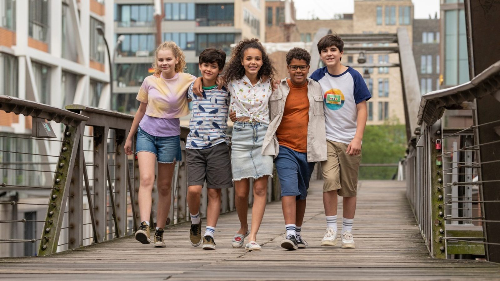 NORDDEUTSCHER RUNDFUNK
Die Pfefferkörner - 22. Staffel
V. l. n. r.: Malin (Ida Carlo), Piet (Noah Lusander), Taara (Josefine Maxima), Kofi (Mathieu Noël) und Jules (Tibet Held).
© NDR/Jörg Müller, honorarfrei - Verwendung gemäß der AGB im engen inhaltlichen, redaktionellen Zusammenhang mit genannter NDR-Sendung und bei Nennung "Bild: NDR/Jörg Müller" (S2). NDR Presse und Information/Fotoredaktion, Tel: 040/4156-2333 oder -2305, pressefoto@ndr.de / Weiterer Text über ots und www.presseportal.de/nr/6694 / Die Verwendung dieses Bildes für redaktionelle Zwecke ist unter Beachtung aller mitgeteilten Nutzungsbedingungen zulässig und dann auch honorarfrei. Veröffentlichung ausschließlich mit Bildrechte-Hinweis.