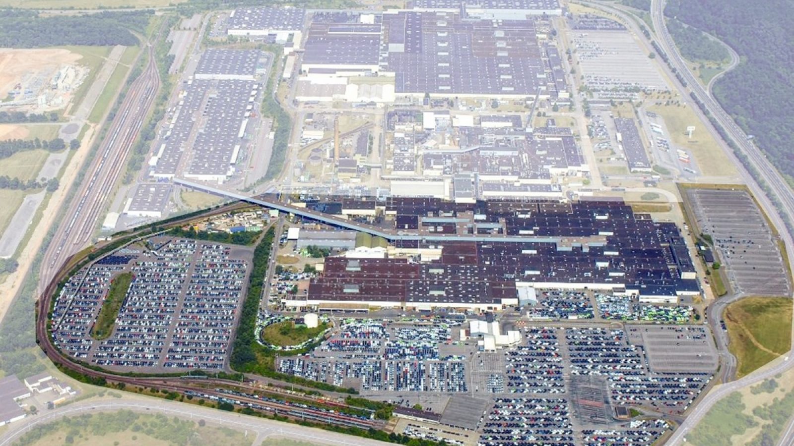 Luftaufnahme der von Vetter erworbenen 40 Hektar großen Baufläche (markiert) in Saarlouis für den neuen Produktionsstandort. / Weiterer Text über ots und www.presseportal.de/nr/76974 / Die Verwendung dieses Bildes für redaktionelle Zwecke ist unter Beachtung aller mitgeteilten Nutzungsbedingungen zulässig und dann auch honorarfrei. Veröffentlichung ausschließlich mit Bildrechte-Hinweis.