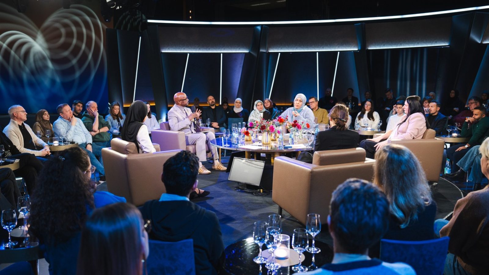 Gesprächsabend in Hamburg zu "Pluralität in der Schule". / Weiterer Text über ots und www.presseportal.de/nr/6561 / Die Verwendung dieses Bildes für redaktionelle Zwecke ist unter Beachtung aller mitgeteilten Nutzungsbedingungen zulässig und dann auch honorarfrei. Veröffentlichung ausschließlich mit Bildrechte-Hinweis.