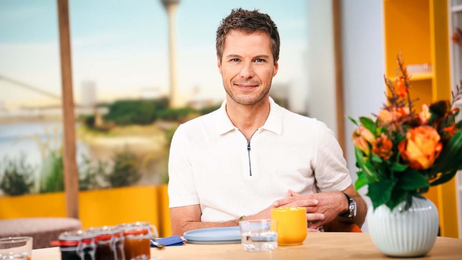 Florian Weiss führt durch eine "Volle Kanne"-Sendung mit dem Schwerpunktthema "Prävention von sexuellem Missbrauch". / Nutzung des Bildes nur in Verbindung mit der Sendung inkl. Social Media / Weiterer Text über ots und www.presseportal.de/nr/7840 / Die Verwendung dieses Bildes für redaktionelle Zwecke ist unter Beachtung aller mitgeteilten Nutzungsbedingungen zulässig und dann auch honorarfrei. Veröffentlichung ausschließlich mit Bildrechte-Hinweis.