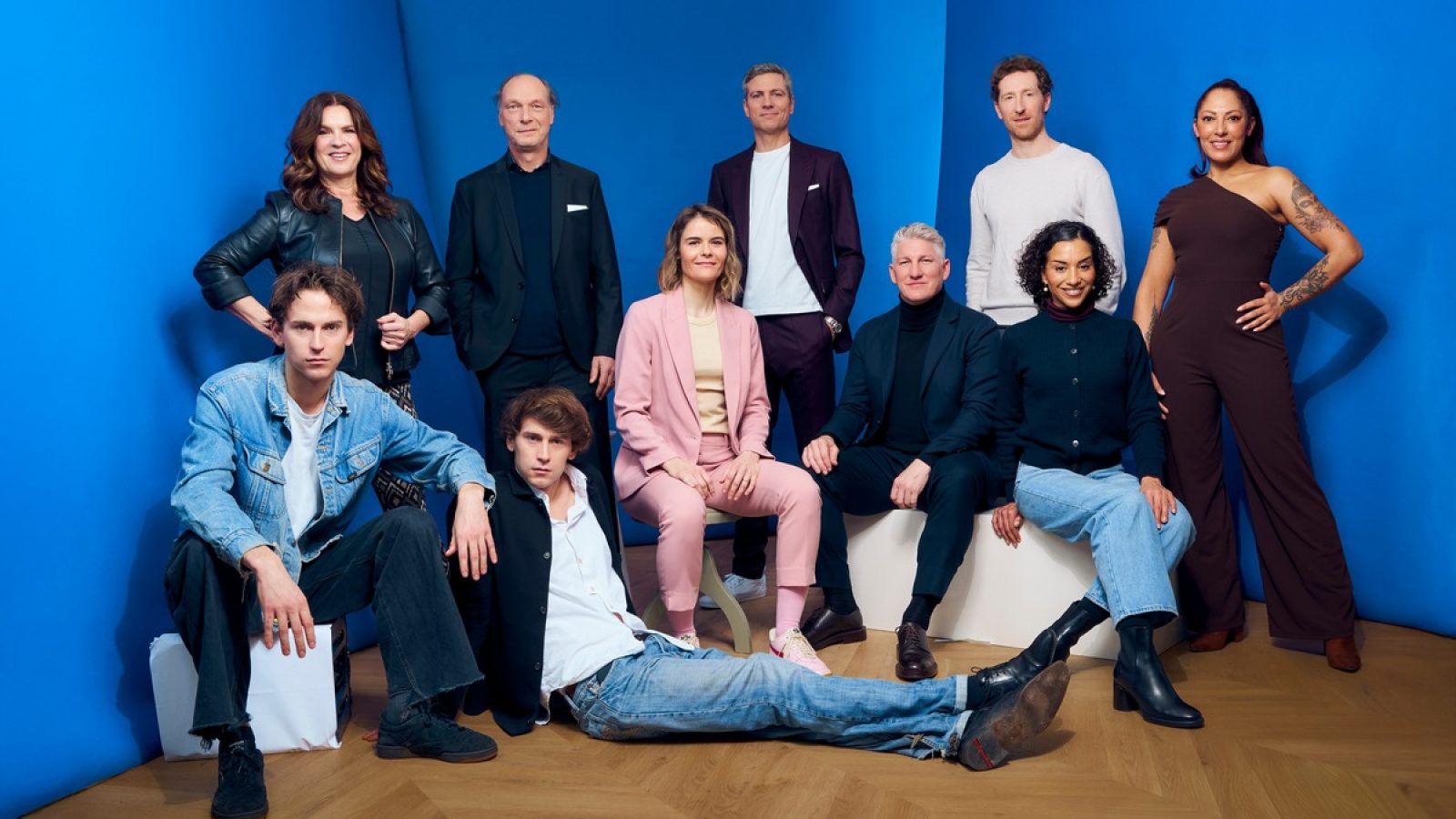 ARD PROGRAMMDIREKTION - ARD Programmpräsentation 2026 - Highlights für das Erste und die ARD Mediathek. Am 15. Januar stellte die ARD die Highlights 2026 für Das Erste und die ARD Mediathek in Hamburg vor. Im Bild (v.l.n.r.): Emil und Oskar Belton, Katarina Witt, Martin Brambach, Hazel Brugger, Ingo Zamperoni, Bastian Schweinsteiger, Louis Klamroth, Nadja Benaissa und Jessica Wahls (No Angels) . © ARD/ Jens Koch, honorarfrei - Verwendung gemäß der AGB im Rahmen einer engen, unternehmensbezogenen Berichterstattung im ARD-Zusammenhang bei Nennung "Bild: ARD/ Jens Koch " (S2+), pressefoto.daserste.de / Weiterer Text über ots und www.presseportal.de/nr/6694 / Die Verwendung dieses Bildes für redaktionelle Zwecke ist unter Beachtung aller mitgeteilten Nutzungsbedingungen zulässig und dann auch honorarfrei. Veröffentlichung ausschließlich mit Bildrechte-Hinweis.